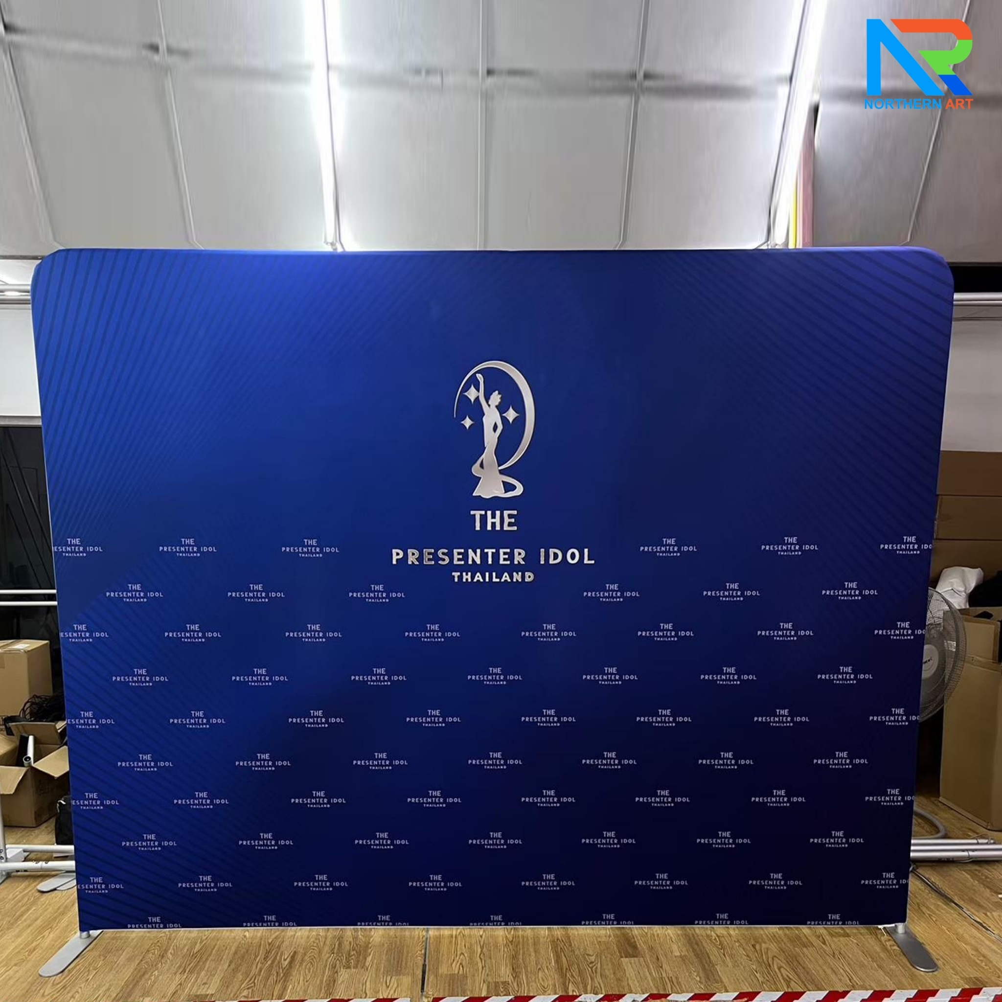 แบคดรอปผ้า (Fabric Backdrop) รุ่นตรง Savvy ขนาด (H)180 x (W)120-1000 cm. โครงอะลูมิเนียม ถอดประกอบได้ แถมฟรี! กระเป๋าใส่อุปกรณ์ 1 ใบ