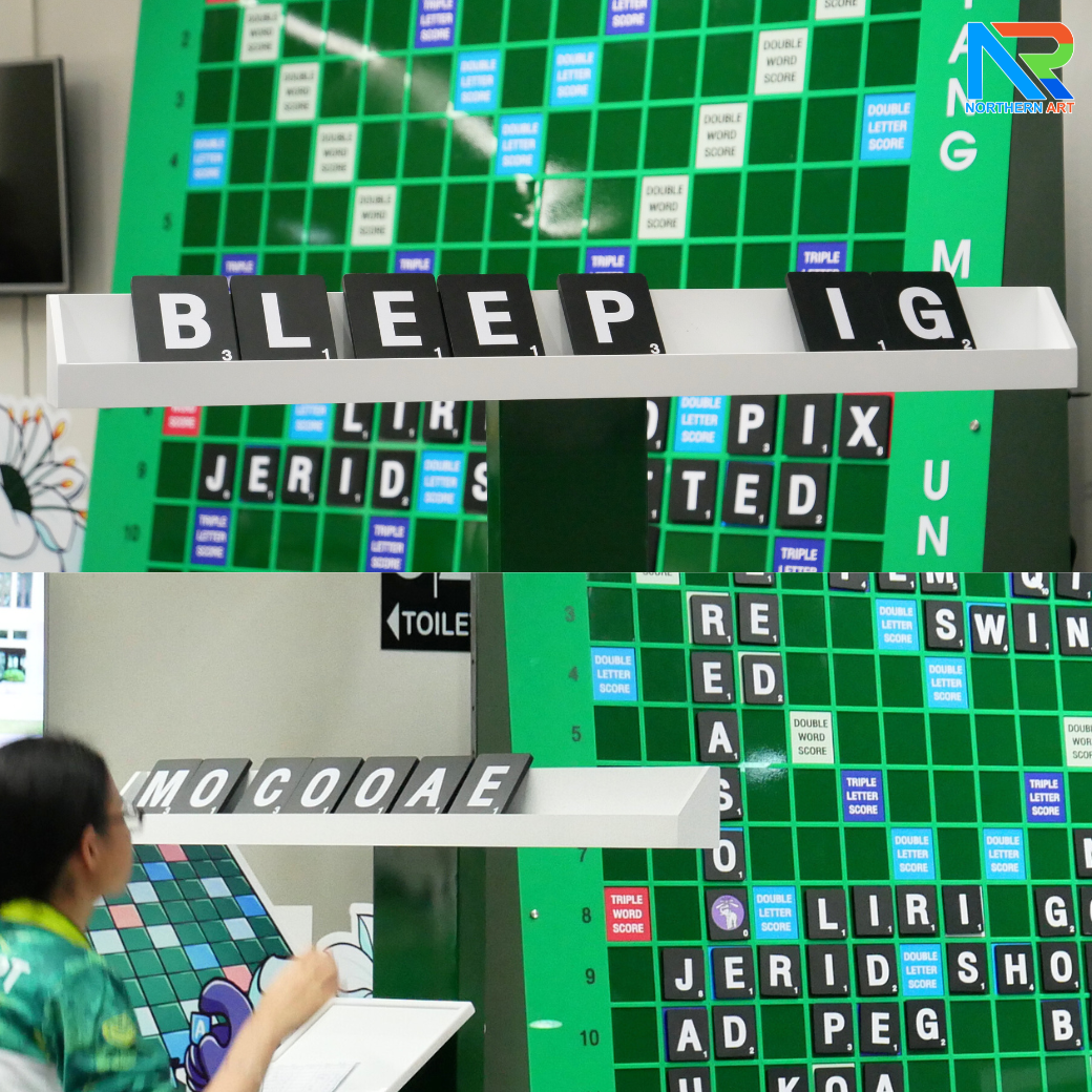 เกมส์ครอสเวิร์ด Crossword Game ขนาด (W)200 x (H)207 cm. พร้อมแผ่นตัวอักษร ช่องเก็บตัวอักษร และ แท่นวางตัวอักษร