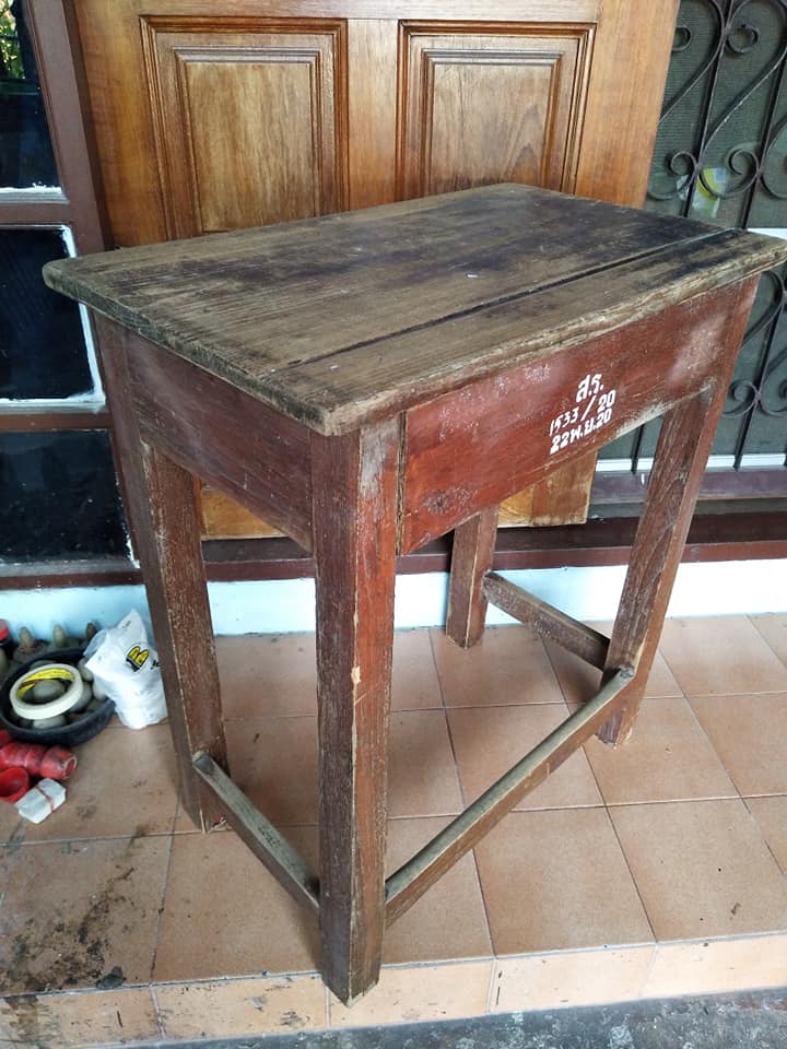 โต๊ะนักเรียนเก่า หน้าไม้เต็มแผ่น (5)