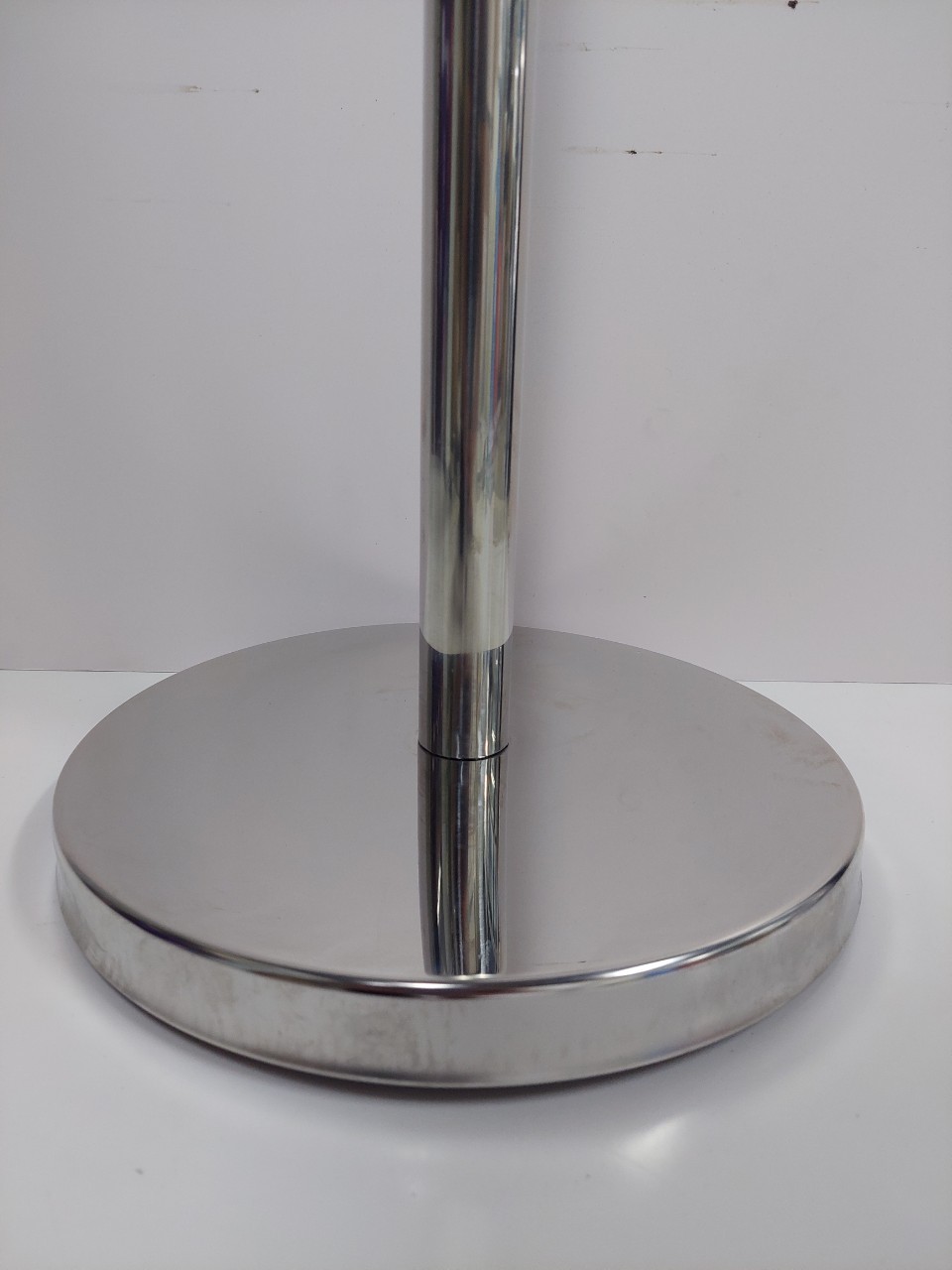 เช่าโปสเตอร์สแตนด์ สแตนเลส ขนาด A4 ฐานกลม โชว์ภาพ2ด้าน พร้อมอะคริลิคใส 2 แผ่นประกบ สอดงานพิมพ์ด้านบน