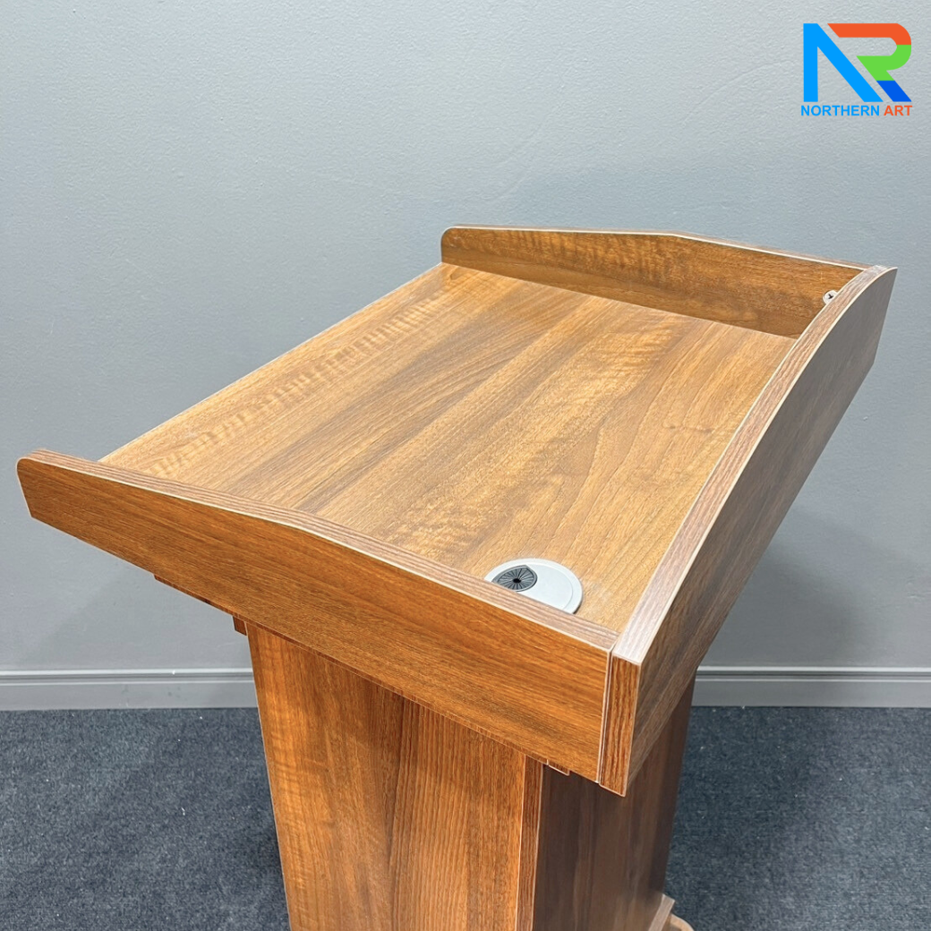 โพเดียมไม้ ลายไม้สีสัก ขนาด (W)60 x (D)50 x (H)110 cm. พร้อมชั้นวางของ