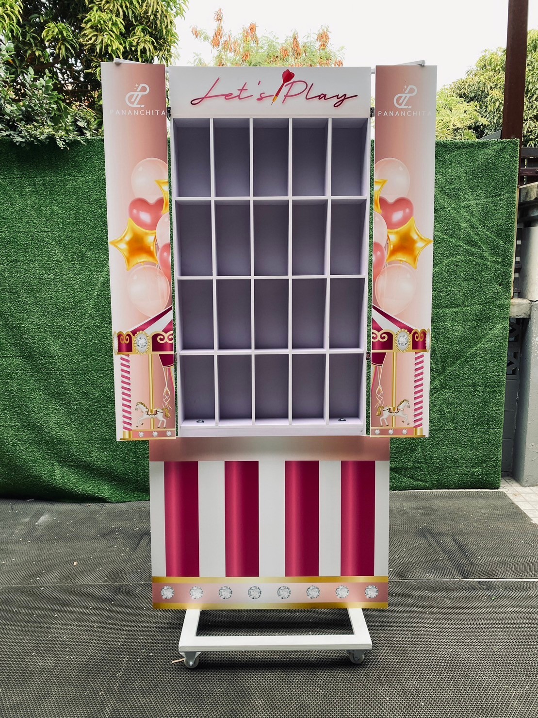 เกมส์ปาลูกโป่งตั้งพื้น 20 ช่อง ขนาด (W)100 x (H)198 cm. พร้อมล้อเลื่อน พร้อมลูกดอกปลายแหลม 5 อัน **ไม่รวมลูกโป่งและปั๊มลมไฟฟ้า