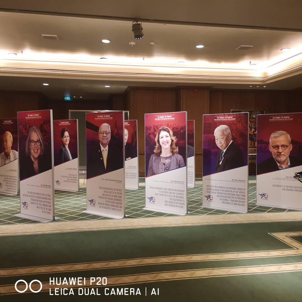 เช่าบอร์ดนิทรรศการ เช่าป้ายประชาสัมพันธ์ ขนาด 100x200 cm.โชว์งานพิมพ์ 2 ด้าน แข็งแรง มั่งคง พร้อมติดตั้งหน้างาน