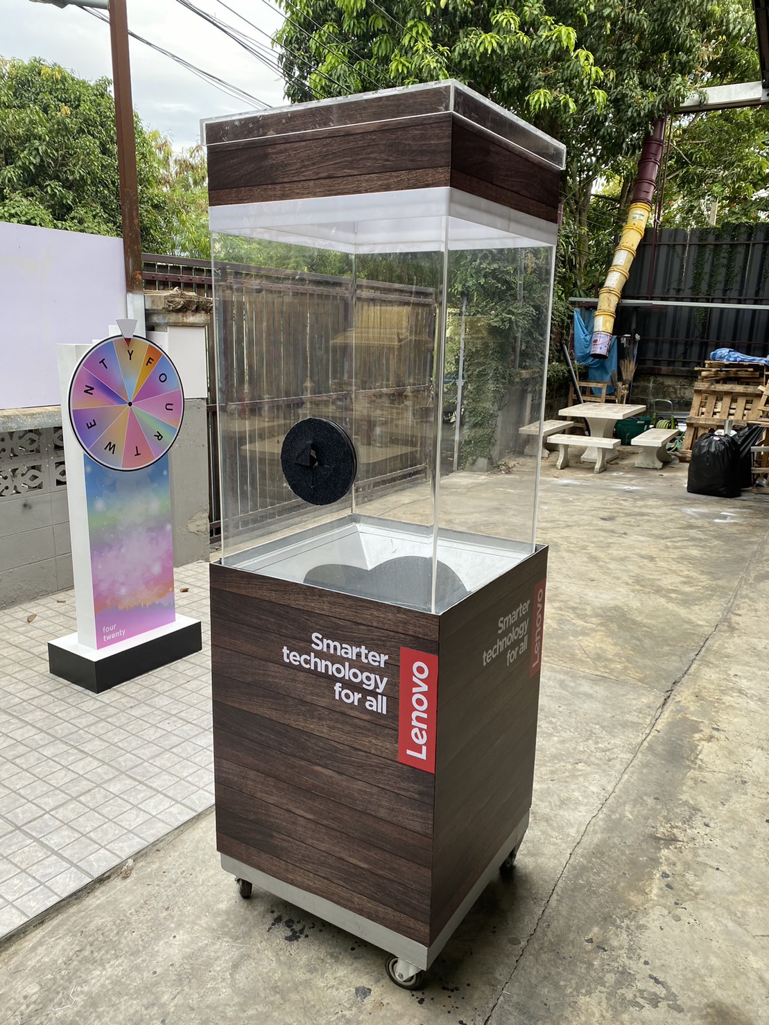 เช่าเกมส์ตู้ลม เช่าตู้ลมจับรางวัล (W)70 x (L)70 X (H)176 cm.พร้อมงานพิมพ์สติ๊กเกอร์ ไม่รวมบอลโฟม