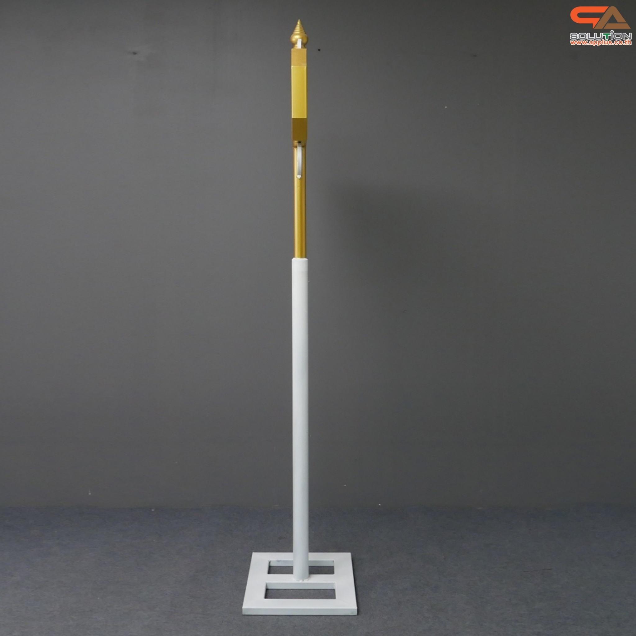 ป้ายซอย ป้ายบอกชื่อซอย ป้ายถนน โครงสร้างเหล็กพ่นสีขาวทองทั้งชุด ขนาด (W)69 x (H)256 cm. (สั่งผลิตตามแบบที่ต้องการได้)