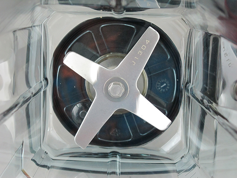 เครื่องปั่นน้ำผลไม้ ปั่นสมูทตี้ JTC 1200W (TM767)