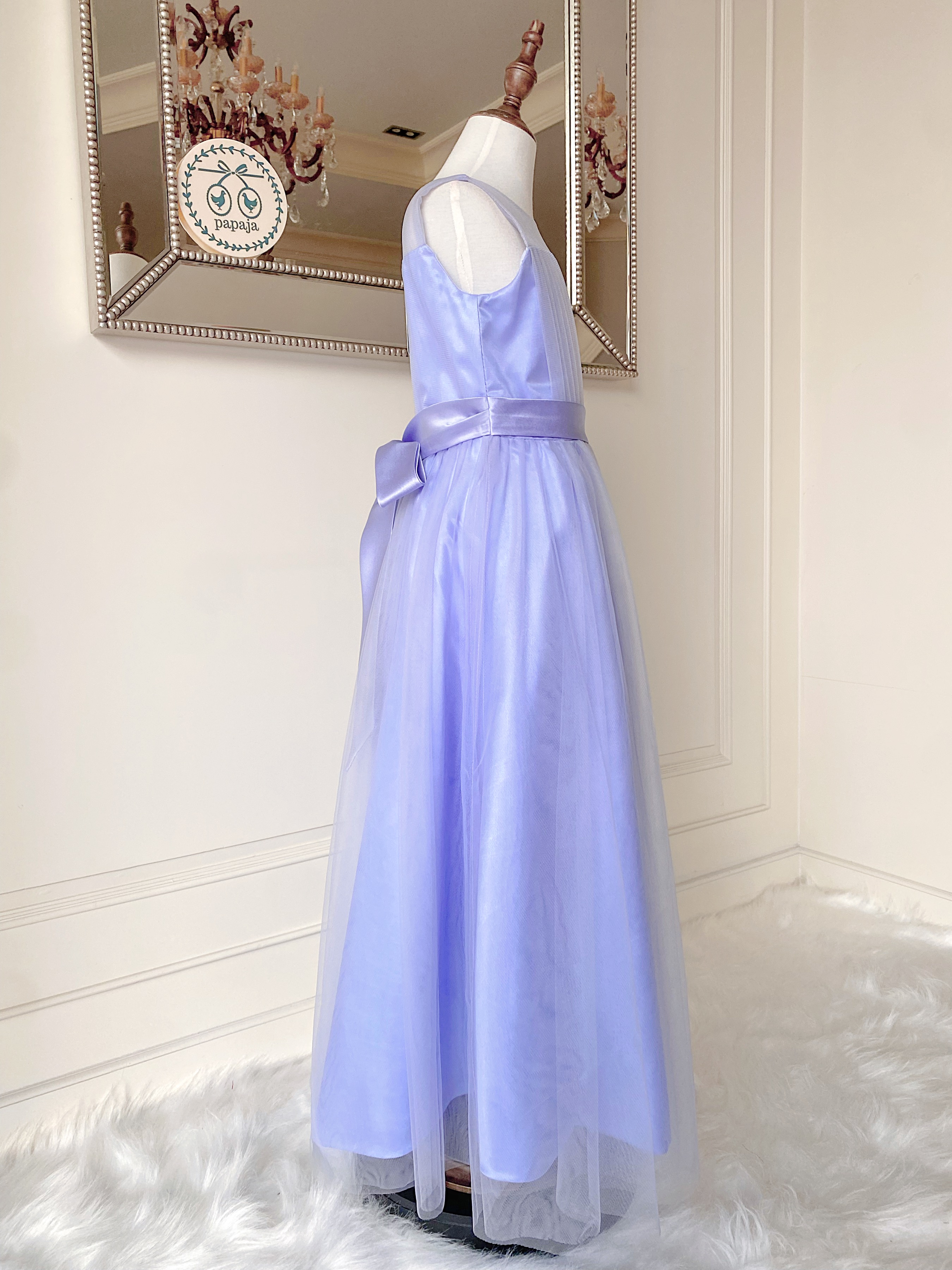 เดรสออกงานราตรียาวแขนกุดสีม่วงพาสเทล (Lilac) (งานไฮพรีเมี่ยม) ช่วงไหล่ซีทรู ช่วงเอวประดับผ้าซาติน