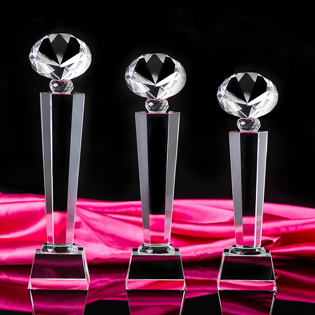 TC3005 ถ้วยรางวัลคริสตัล แบบเพชร