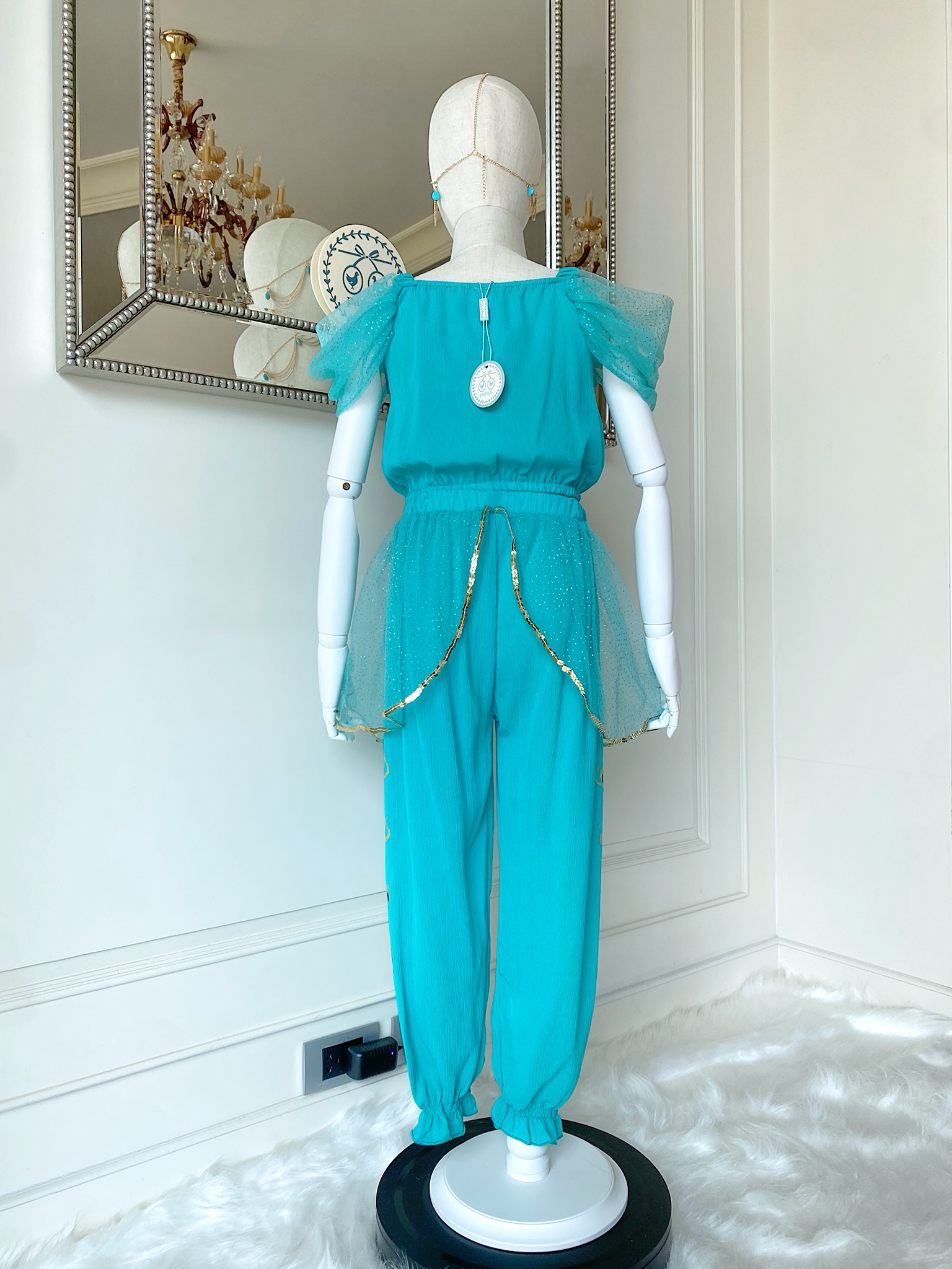 ชุดเจ้าหญิงจัสมิน (Jasmine) มาพร้อมเครื่องประดับศรีษะสีทองสวยหรู