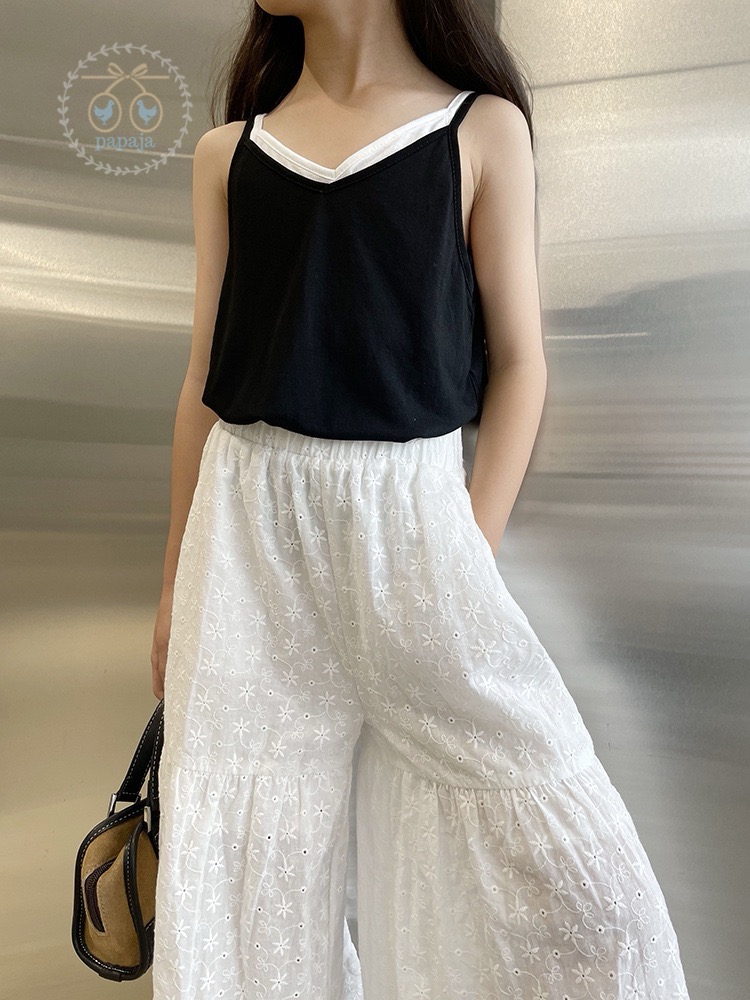 เซตเสื้อสายเดี่ยวสีดำ+กางเกงขากว้างลูกไม้ฉลุสีขาว