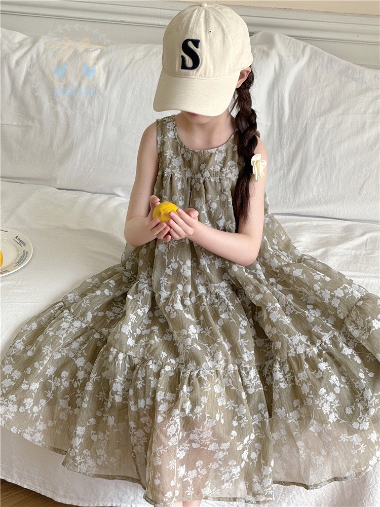 เดรสแขนกุดทรงกระโปรงบานผ้าพิมพ์ลายโทนสีเบจ