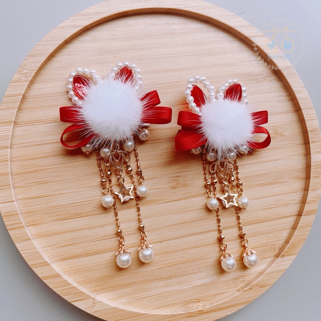 (No.202) ขายเป็นคู่ กิ๊ฟติดผมตรุษจีน ประดับปอมปอม หูกระต่ายทำจากไข่มุกและหินแดง