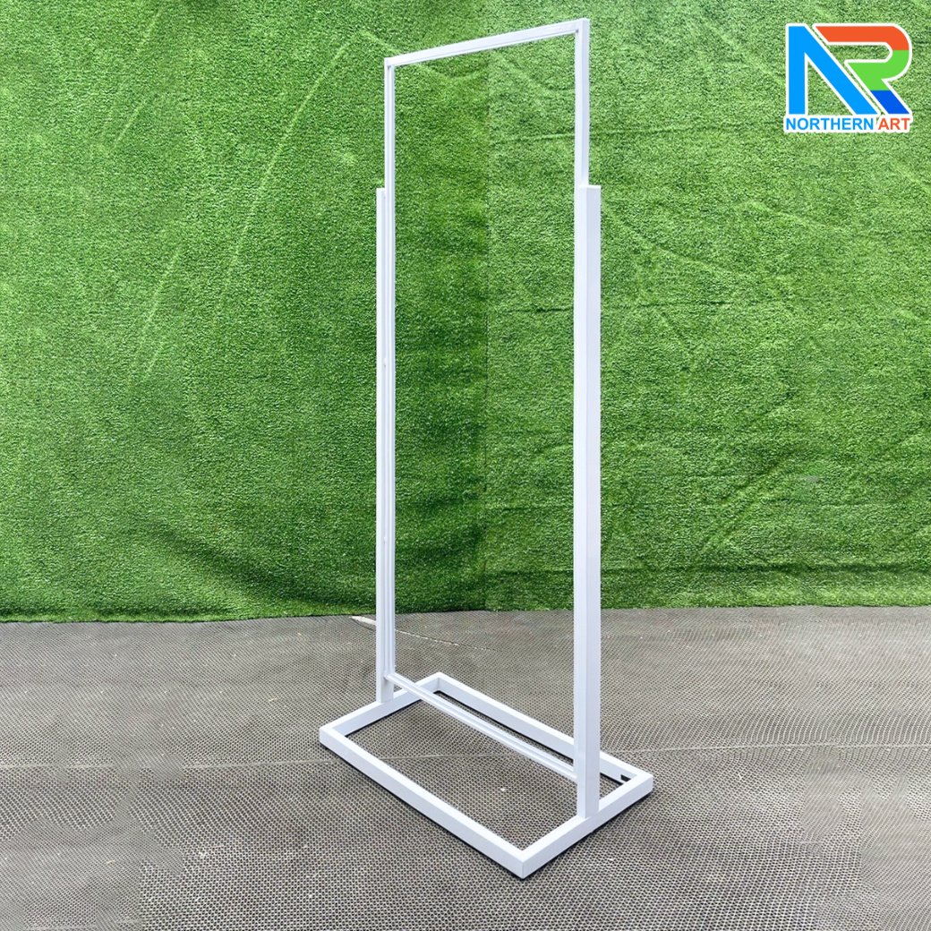 ป้ายตั้งพื้นเหล็ก รุ่นกรอบเดี่ยว สีขาว ขนาด (W)62 × (H)156 cm. สอดงานด้านบน โชว์ภาพ2ด้าน ถอดประกอบได้