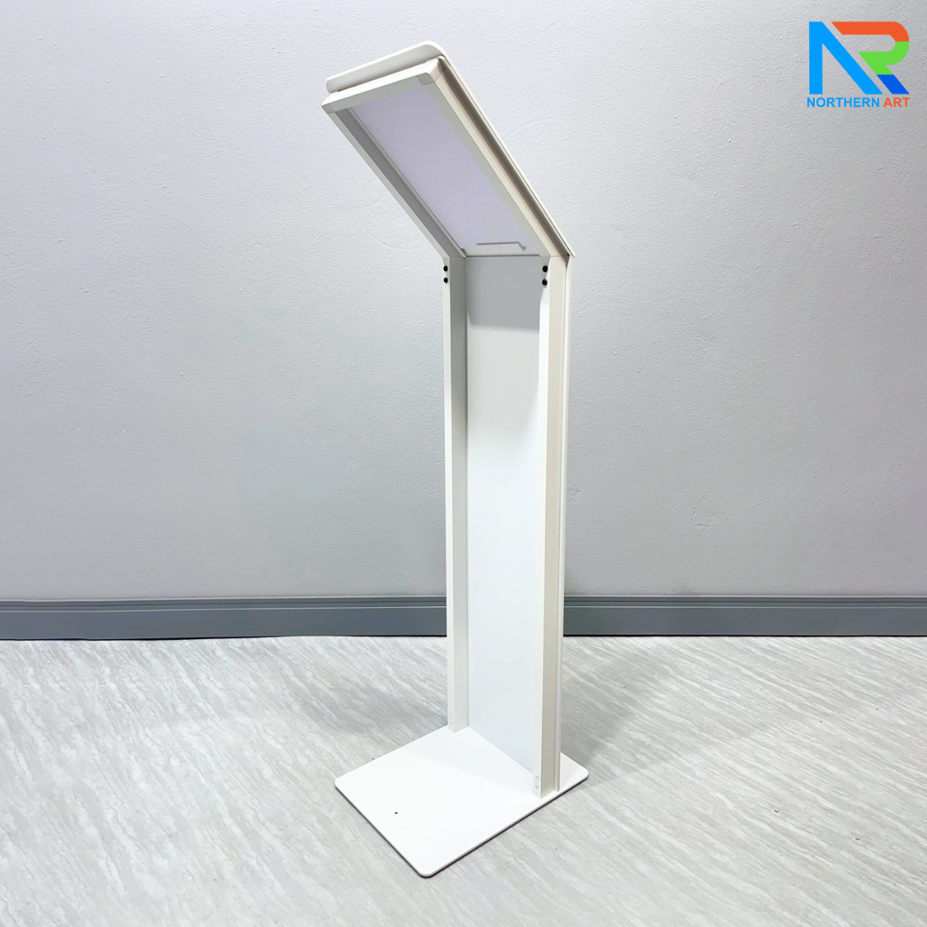 โปสเตอร์สแตนด์ตั้งพื้น รุ่นโชว์รูมรถ ขนาด A4 สีขาว สอดงานพิมพ์ด้านบน เปลี่ยนงานพิมพ์ง่าย ฐานมั่นคงแข็งแรง