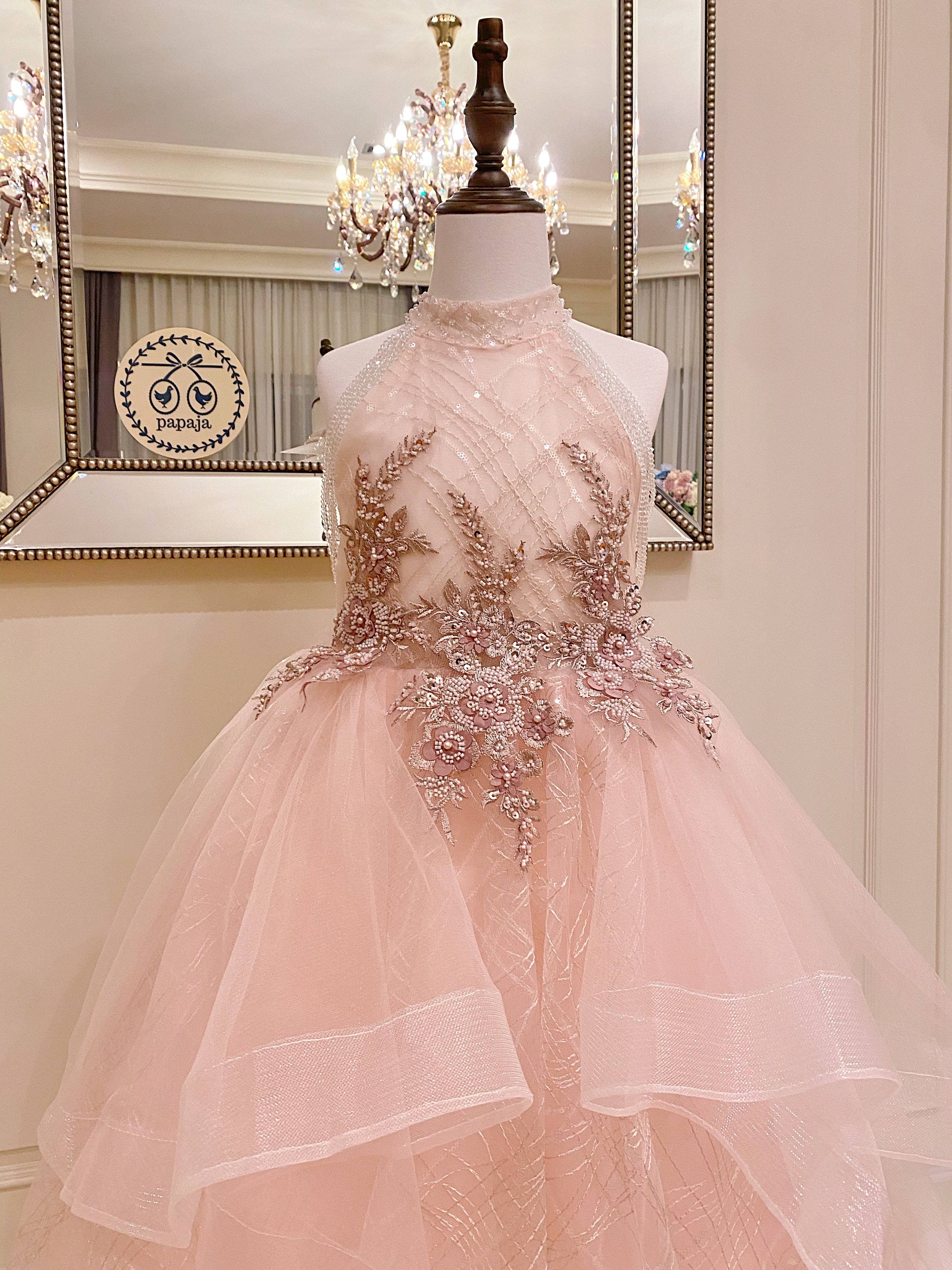 เดรสออกงานราตรียาวแขนล้ำสีชมพูอ่อน ประดับคริสตัลสุดหรู