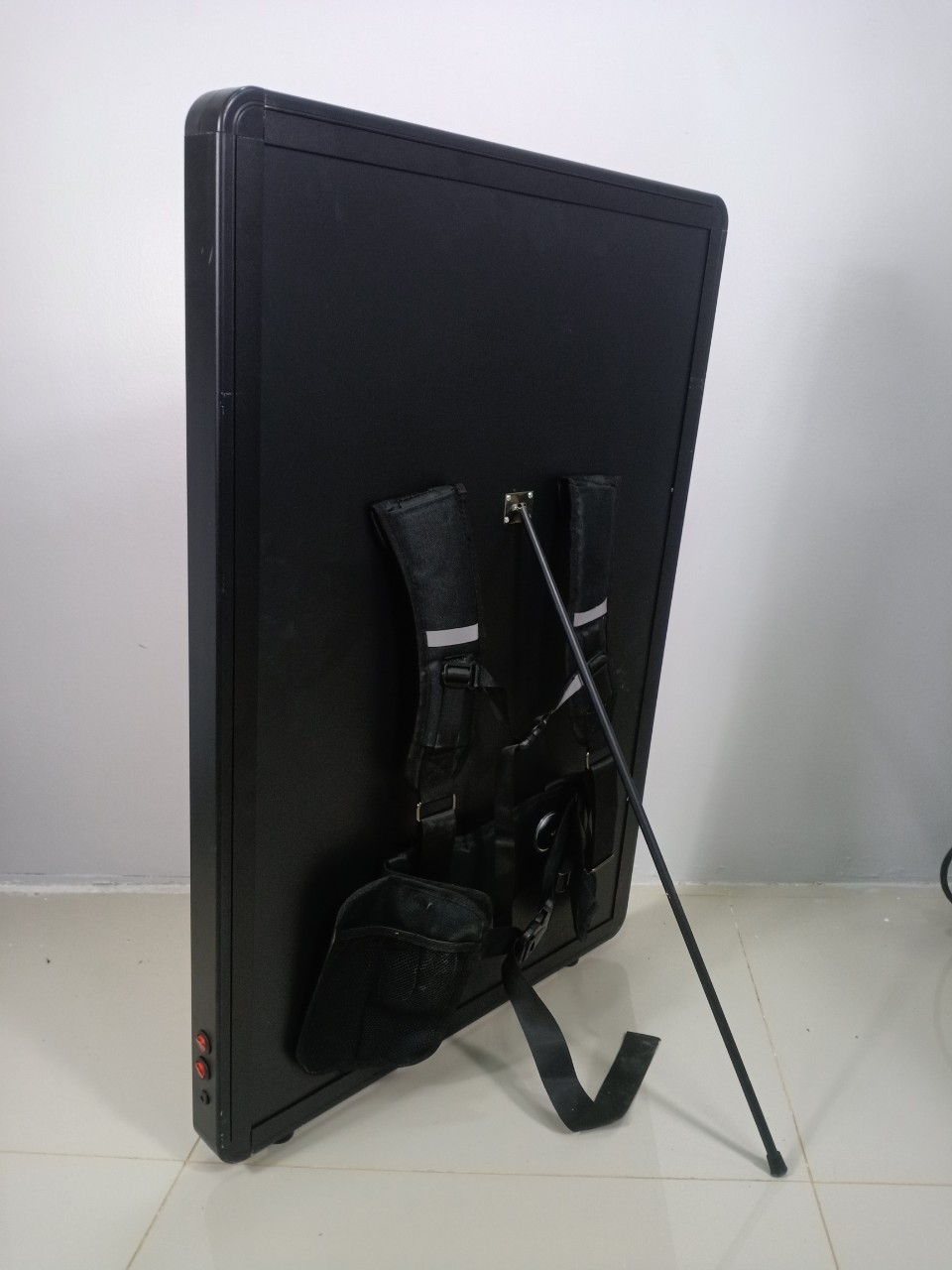 เป้เดินทรูป LED สะพายหลัง พร้อม ไฟวิ่งLED สีแดง ขนาด 93x63 cm.พร้อมแบตเตอรี่ ชาร์จไฟ ใช้ได้นาน 6-8 ชม.