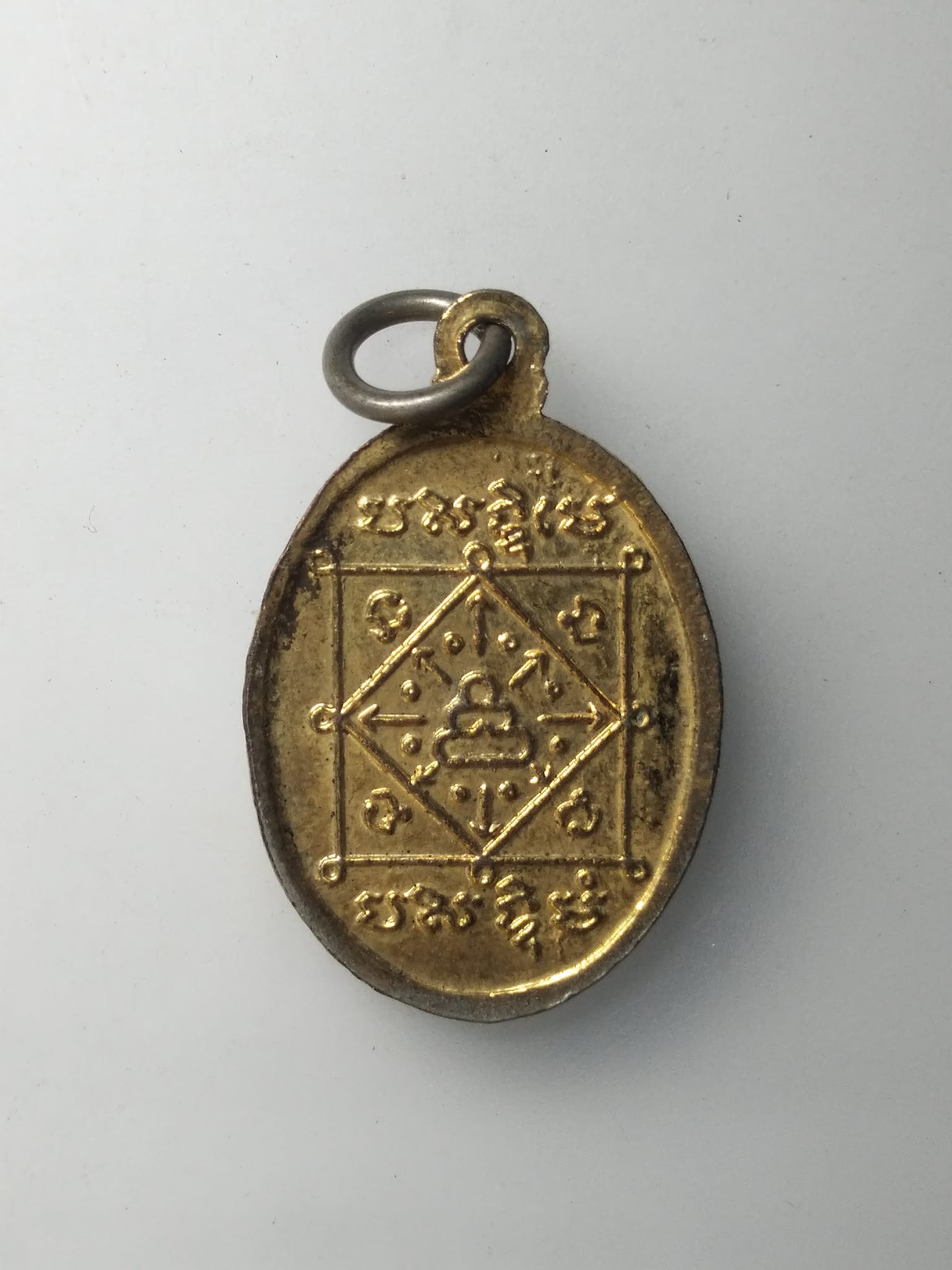 H250 เหรียญพระพรหมหลังยันต์กะหลั่ยทองลงยาน้ำเงิน ไม่ทราบที่