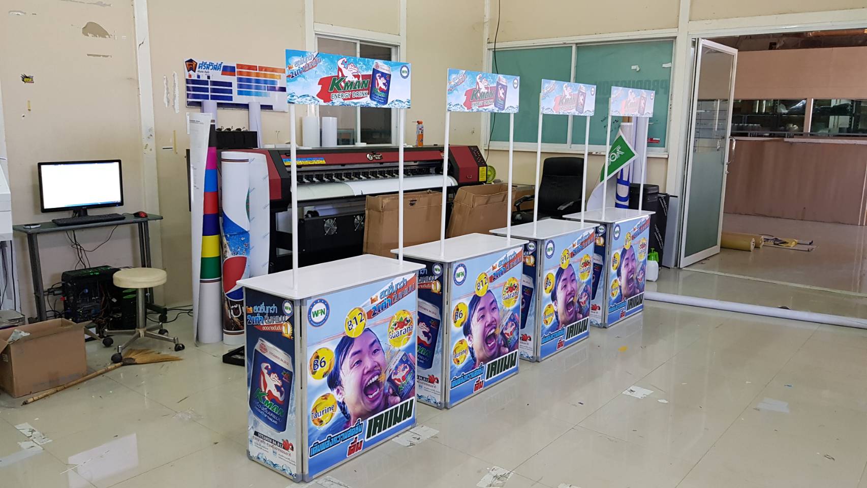 CLEARANCE SALE โต๊ะชงชิม รุ่นไม้ ขนาด (W)80 X (H)190-196 cm. ถอดประกอบได้ มีชั้นวางของ