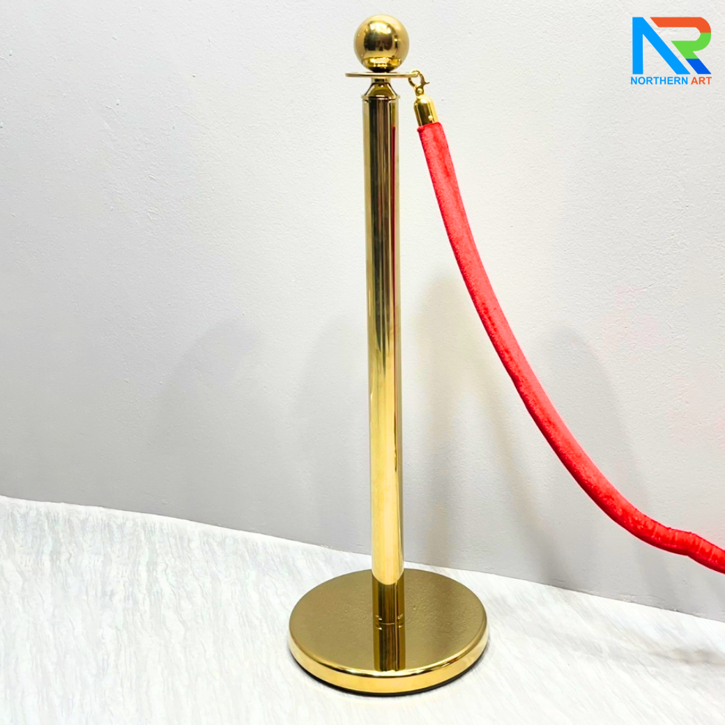 เสากั้นบริเขต สแตนเลสหัวกลมสีทอง พร้อมเชือกกำมะหยี่ สีแดง
