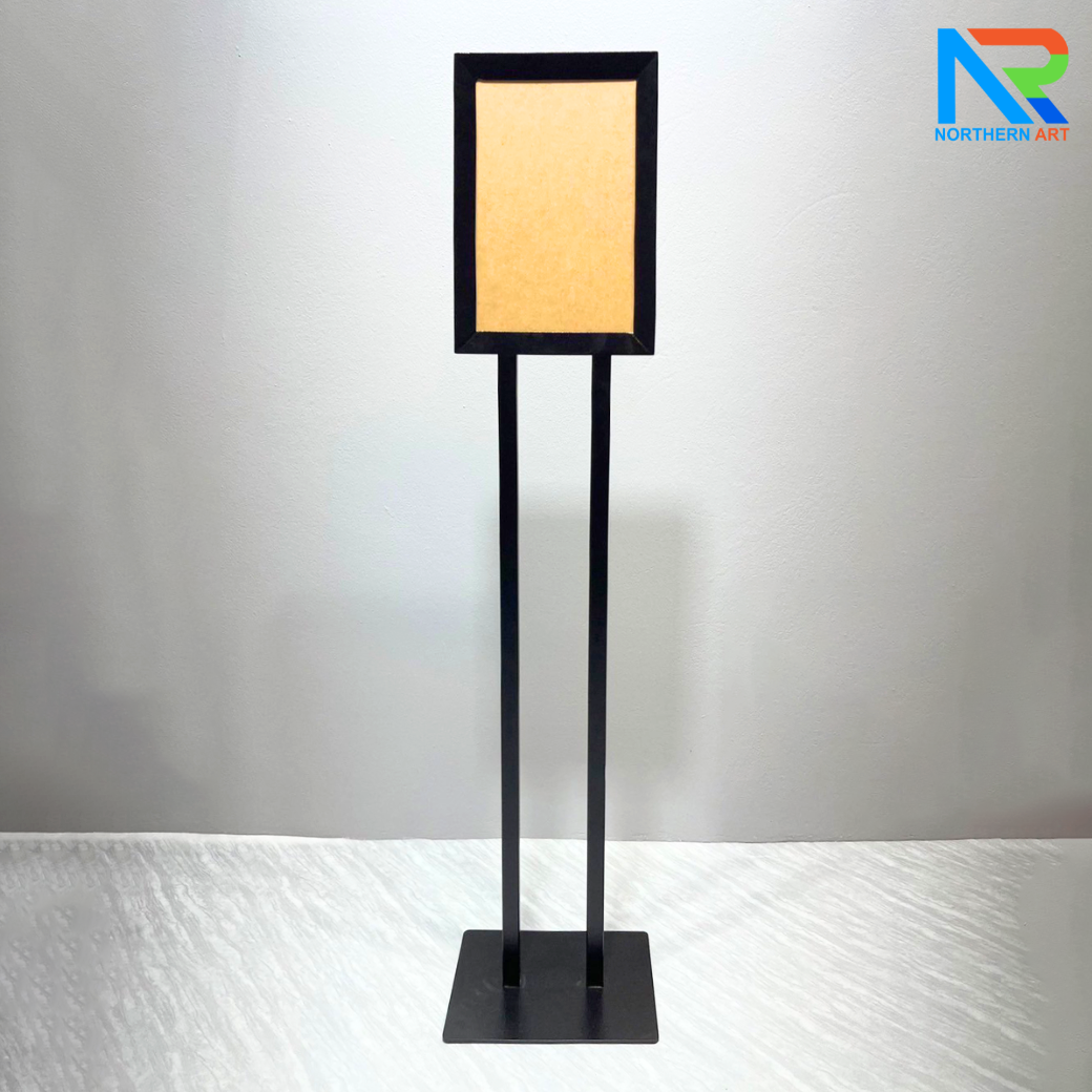 โปสเตอร์สแตนด์เหล็ก A4 สีดำ เสาคู่ ฐานเหลี่ยม ขนาด (W)26.5 x (L)35 x (H)128 cm. พร้อมแผ่นอะคริลิคใส 2 มม.2แผ่น สอดงานพิมพ์ด้านบน