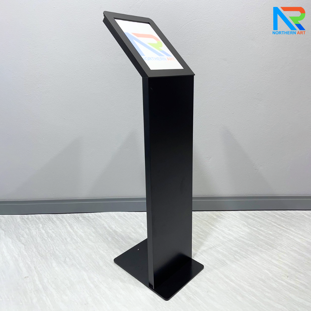 โปสเตอร์สแตนด์ตั้งพื้น รุ่นโชว์รูมรถ ขนาด A4 สีดำ สอดงานพิมพ์ด้านบน เปลี่ยนงานพิมพ์ง่าย ฐานมั่นคงแข็งแรง