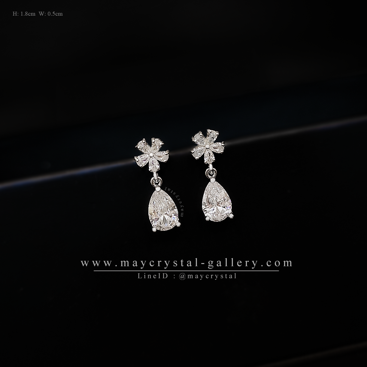 ต่างหูคริสตัล จากประเทศออสเตรีย (Embellished with Crystals from Austria)
