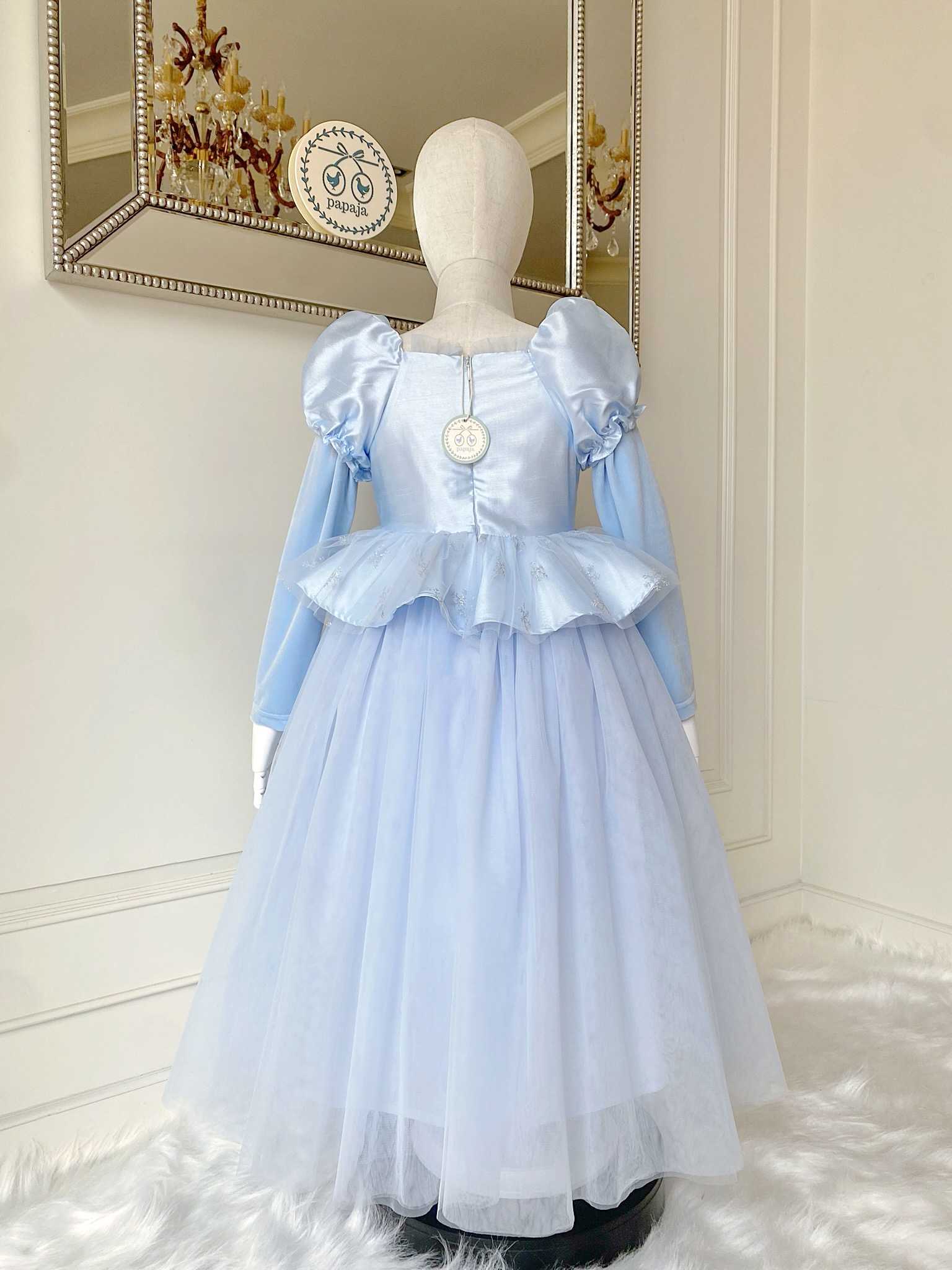 ชุดเจ้าหญิงซินเดอเรลล่า อกจับจีบสม็อคปักลายและประดับไข่มุก