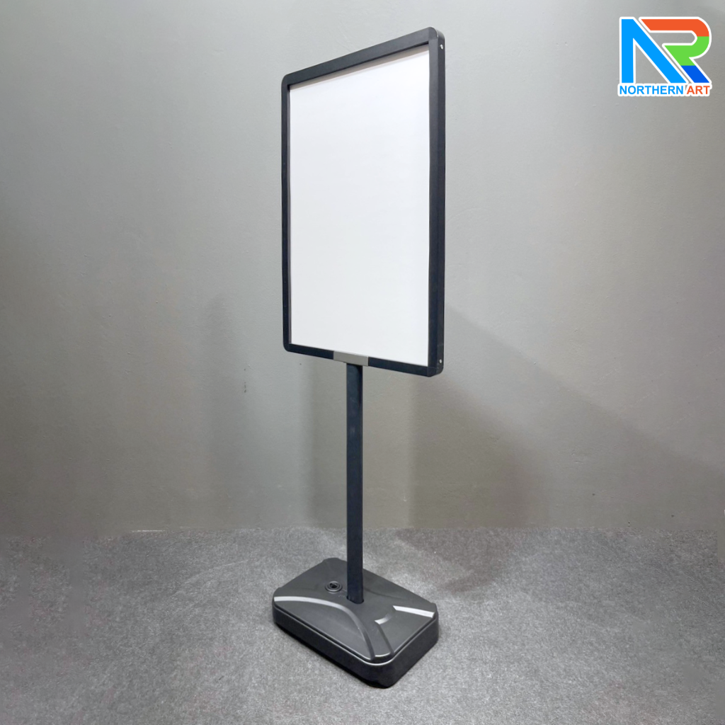 โปสเตอร์สแตนด์เหล็ก ฐานน้ำ สีดำ (W)52.5 x (L)72.7 x (H)150 cm. สอดงานด้านบน โชว์งานพิมพ์ 2 ด้าน