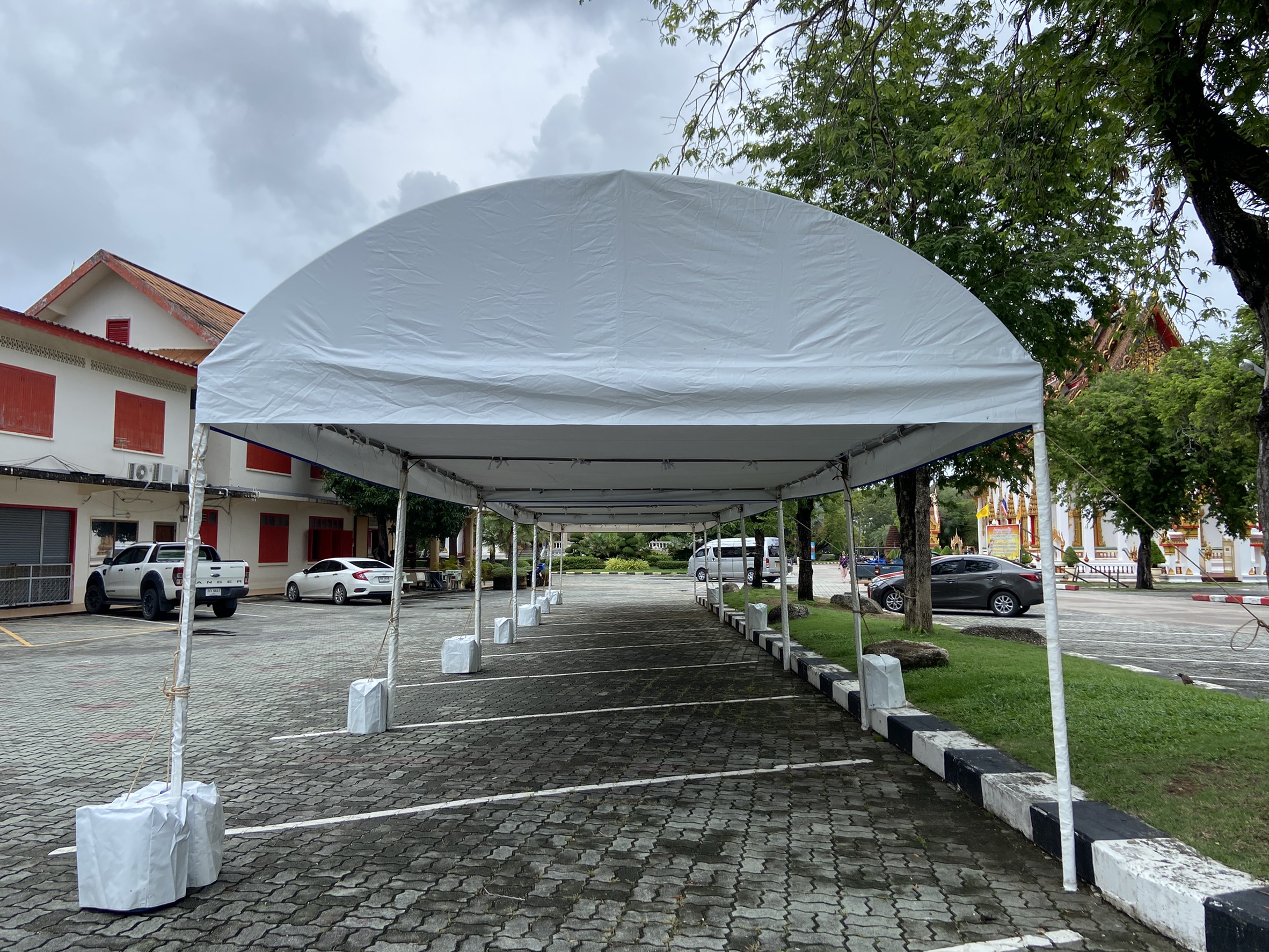 เต็นท์เช่าขนาดกว้าง4ยาว8เมตร(4x8) ทรงโค้งสีขาวเหมาะสำหรับงานจัดงานทุกประเภท