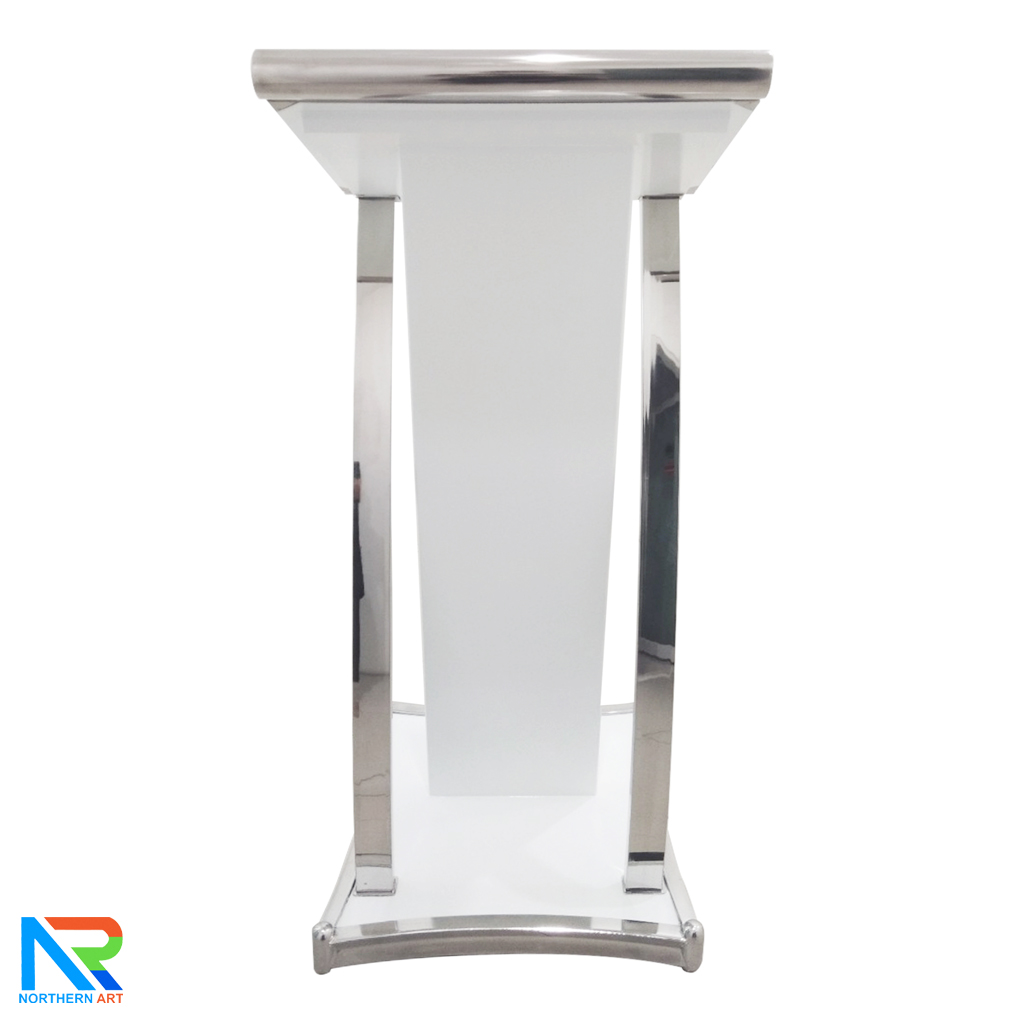 โพเดียมไม้สีขาว ตกแต่งสแตนเลส เกรด304 ขนาด (W) 47 x (D) 44 x (H)120 cm.