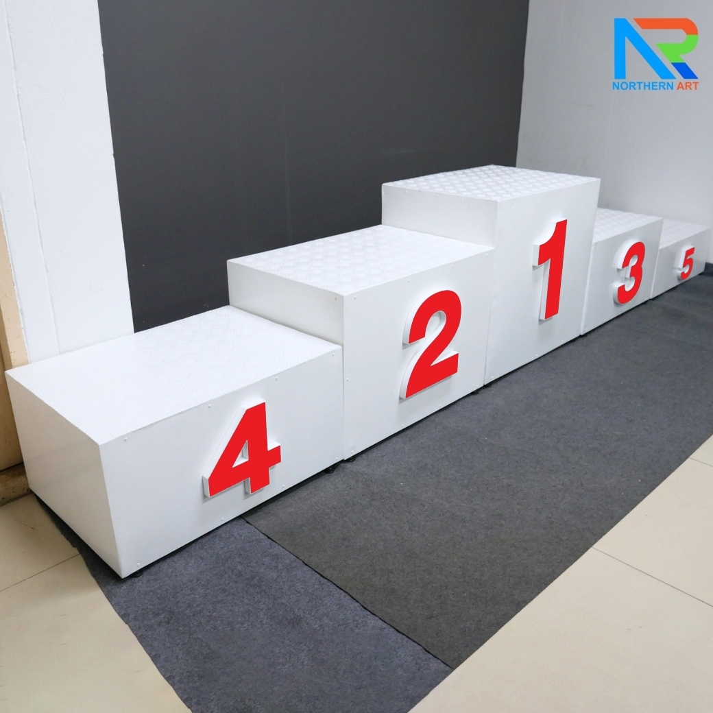แท่นยืนรับรางวัล 1-2-3-4-5 ขนาด (W)350 x (D)50 x (H)65 cm. โครงเหล็ก ทำสีขาว พร้อมตัวเลข 1-2-3-4-5 (สั่งทำสีตามความต้องการได้)