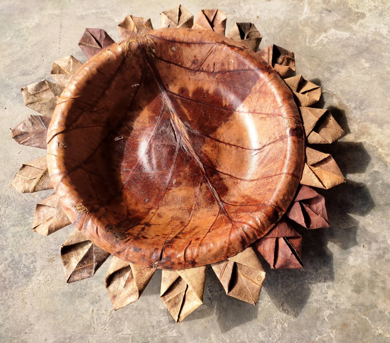 จานใบไม้สี่เหลี่ยม กว้าง 14 ซม. ยาว 21 ซม. แพค 20 ใบ จานใบไม้ตองตึงธรรมชาติ จานใบไม้ธรรมชาติ จานใบตอง จานธรรมชาติ