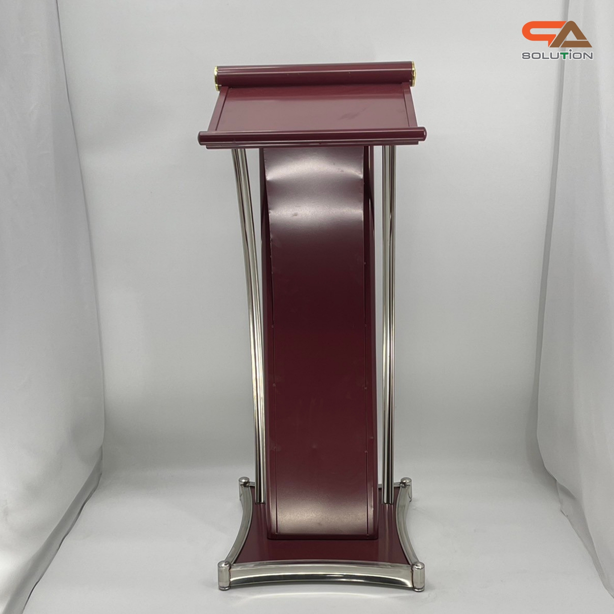 โพเดียมเหล็ก สีโอ๊คแดง ตกแต่งเสาโค้งสแตนเลสสีเงิน ขนาดTOP (W)48 x (L)39 สูง 117 cm.