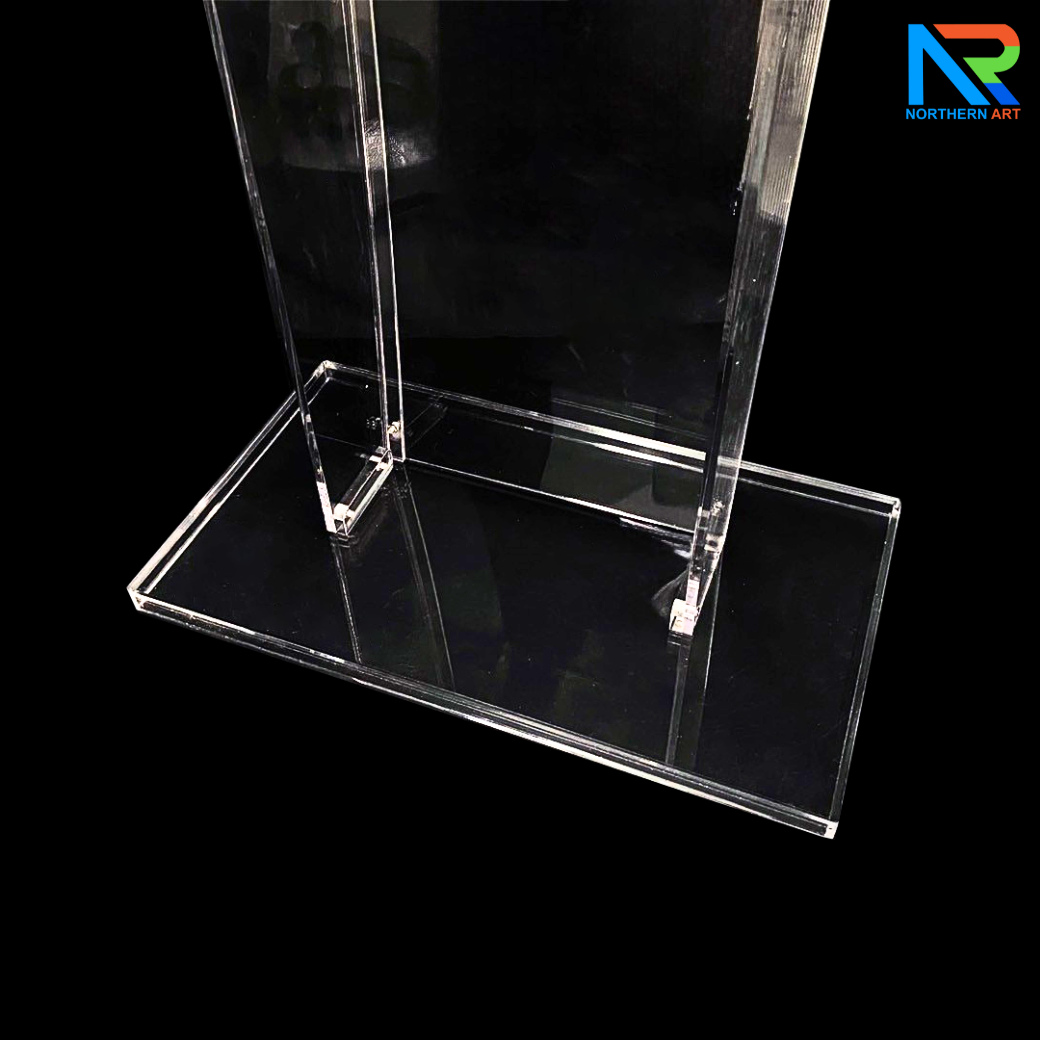 โพเดียม อะคริลิคใส ขนาด(W)68 x (L)34 x (H)123 cm. TOP เอียงพร้อมกันตก วัสดุอะคริลิคใส หนา 8 มม.