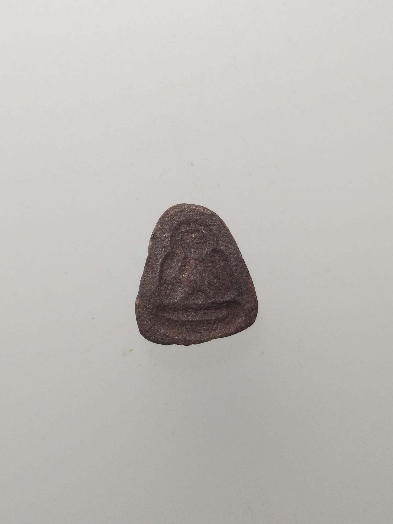 F166 พระปิดตาหลังแบบ