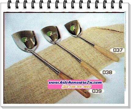 P02837 ตะหลิว จัมโบ้ ด้ามไม้ เบอร์ 039 ราคาส่งต่อโหล (คลิ๊กที่สินค้าเพื่อดูรายละเอียด)