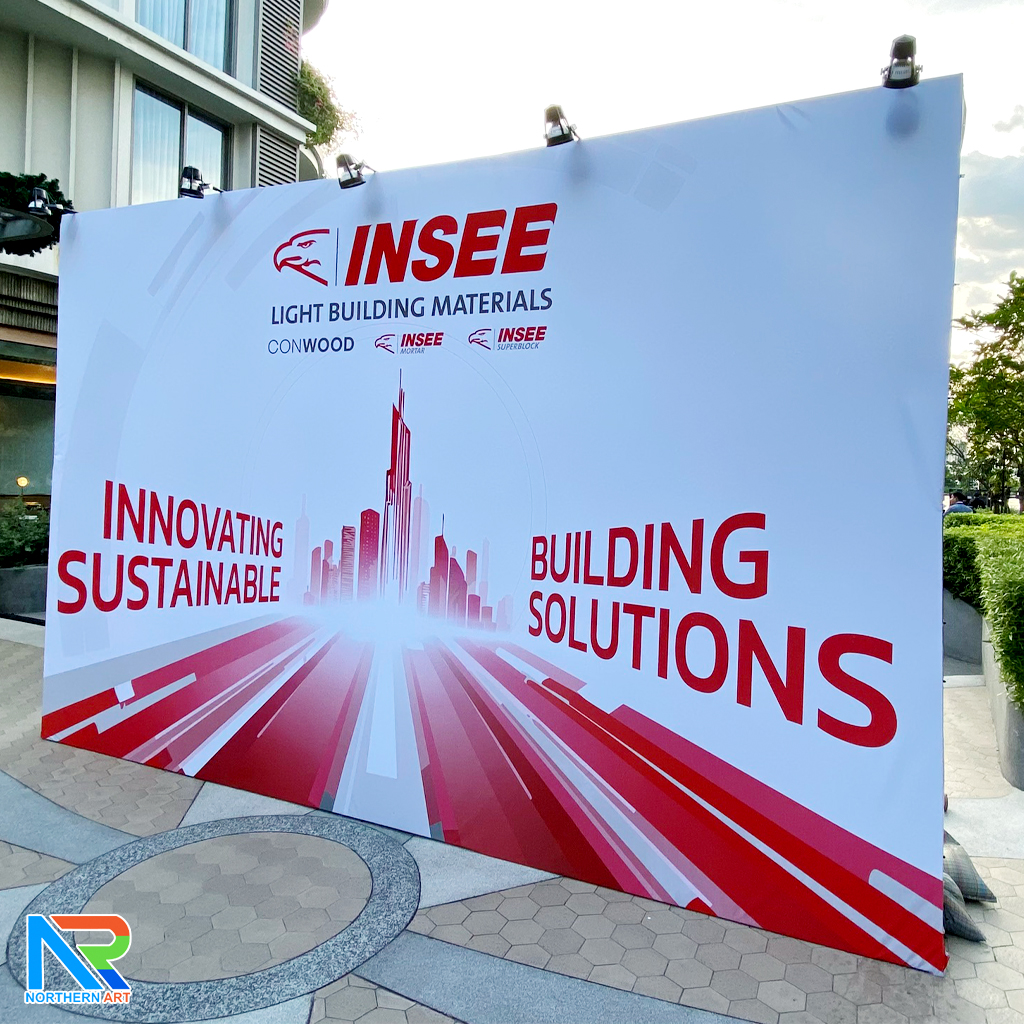 เช่าแบคดรอบไวนิล ขนาด (W)310-600 x (H)200-300 cm. โครงเหล็กพร้อมขาค้ำยัน เหมาะกับงานภายนอกอาคาร