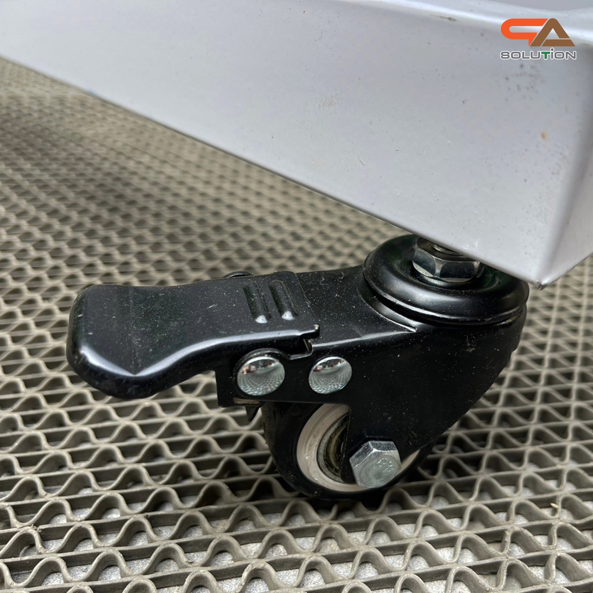 ป้ายตั้งพื้นเหล็ก กรอบคู่ สีขาว มีล้อ (W) 58 × (L) 73 x (H) 160 cm. สอดงานด้านบน โชว์ภาพ2ด้าน ถอดประกอบได้