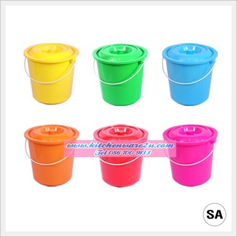 P04934 ถังน้ำพร้อมฝา 5.5 แกลลอน 20 ลิตร (กว้าง 34.5 ยาว 34.5 สูง 33.5 ซม.) เกรดเอ คุณภาพดี สีสวย 313A ราคาส่งต่อ 12 ใบ (เฉลี่ย 125 บ/ใบ)