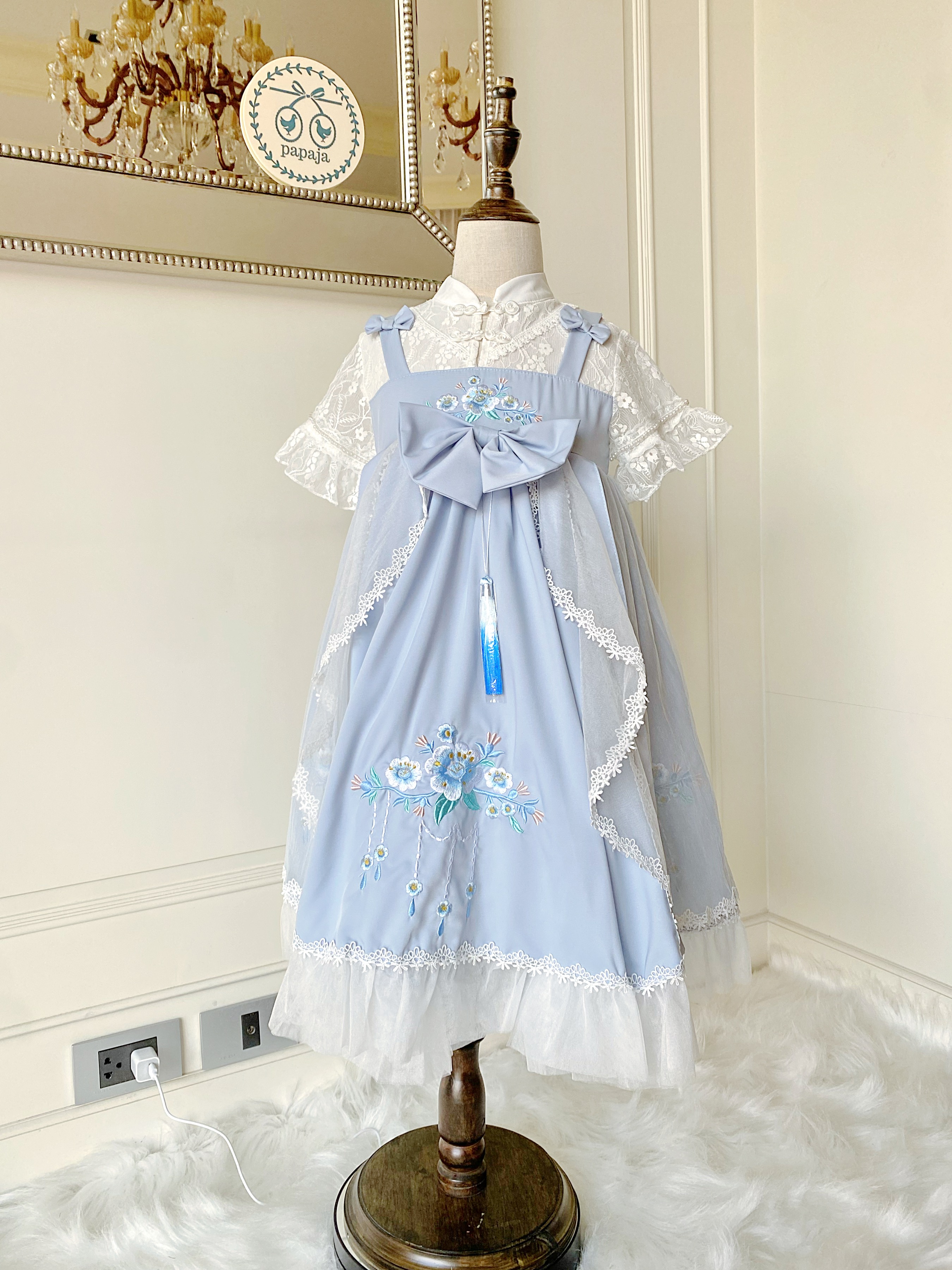 เดรสแขนสั้นโทนสีขาวฟ้าพาสเทลสไตล์ Lolita คอจีน ตัวเอี๊ยมแบบเย็บติด