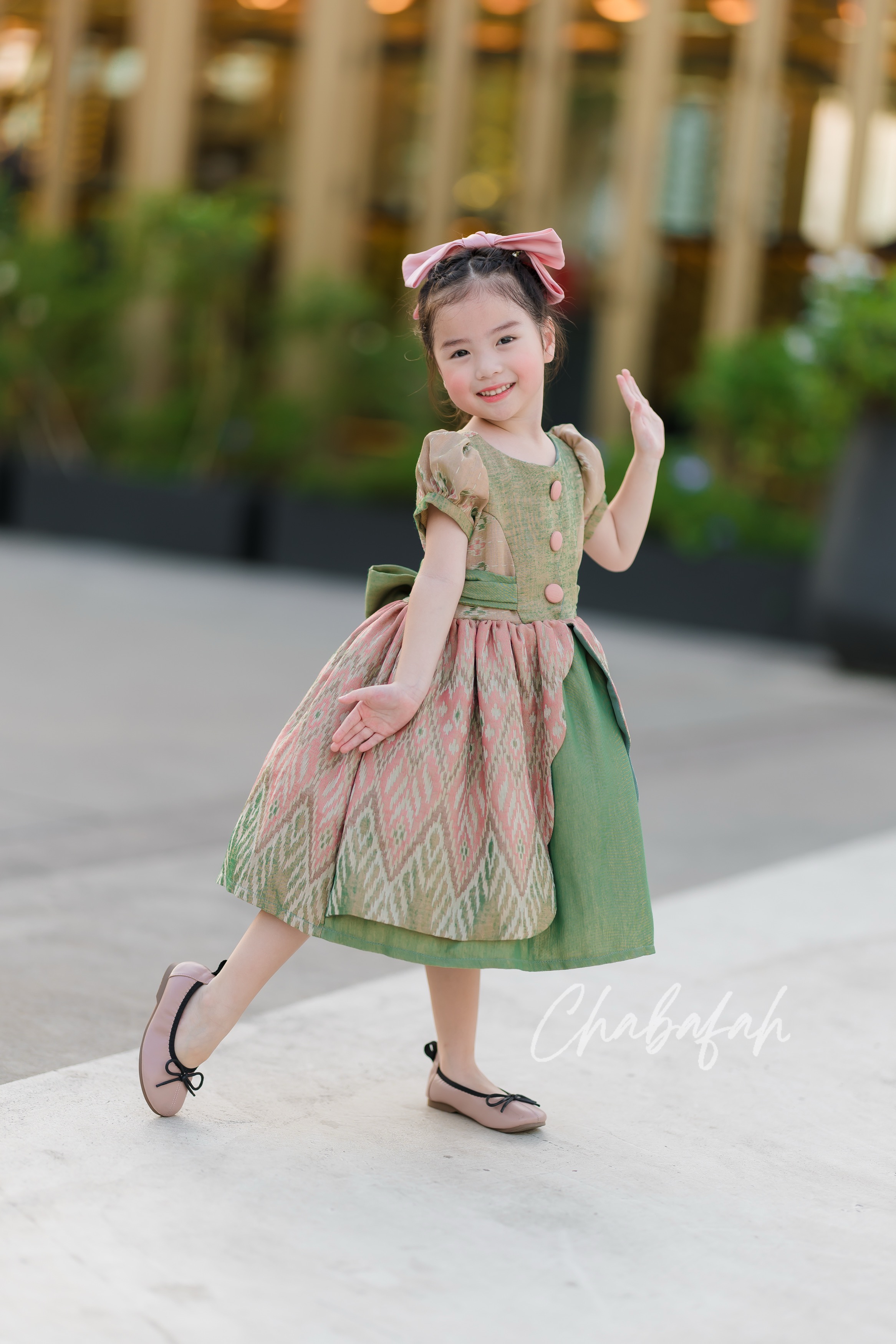 เดรสแขนตุ๊กตาผ้าไทย แบรนด์ Chabafah สีเขียวตุ่น