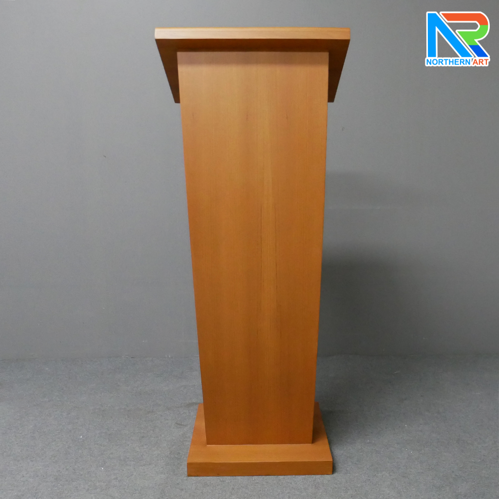 โพเดียมไม้ ลายไม้ สีสัก ขนาด (W) 50 x (L) 40 x (H) 120 cm. พร้อมชั้นวางของ