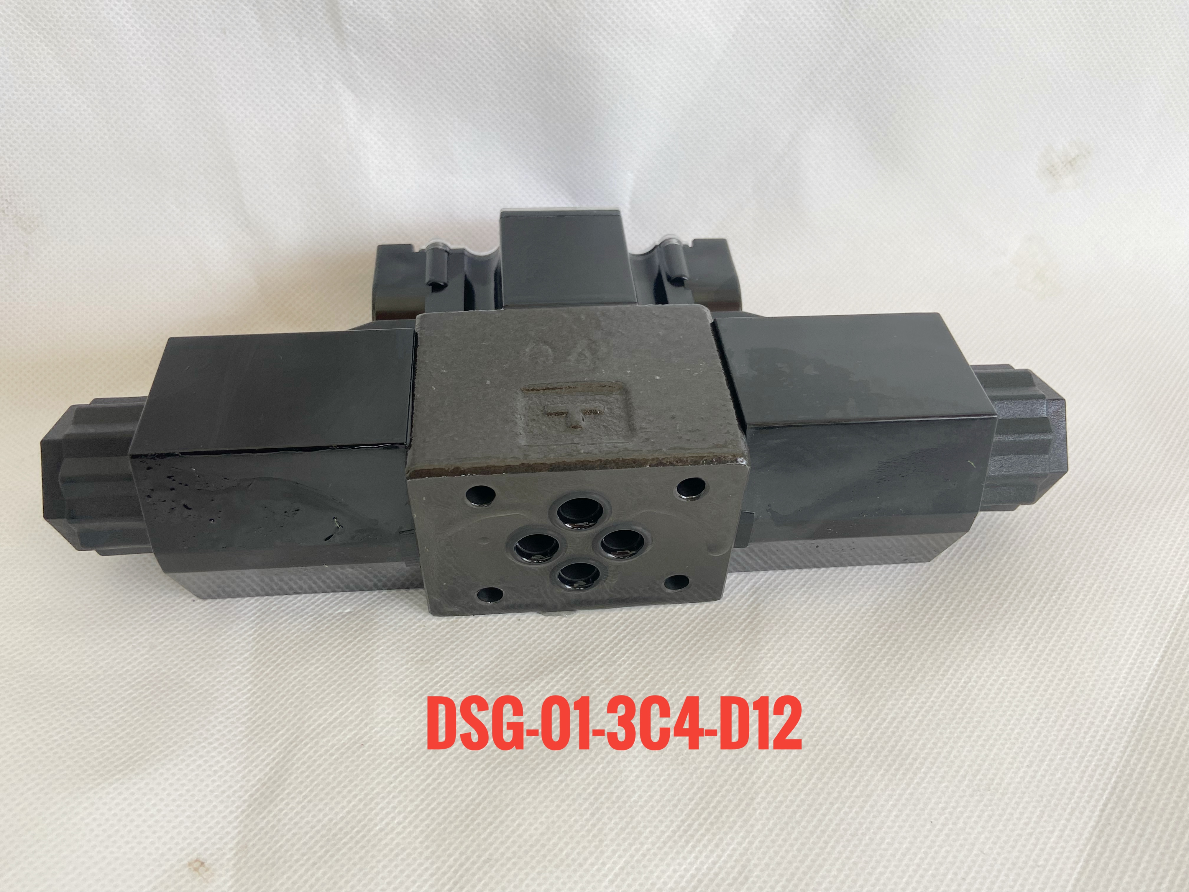 Solenoid Valve DSG-01-3C4-D12 /DC12V
