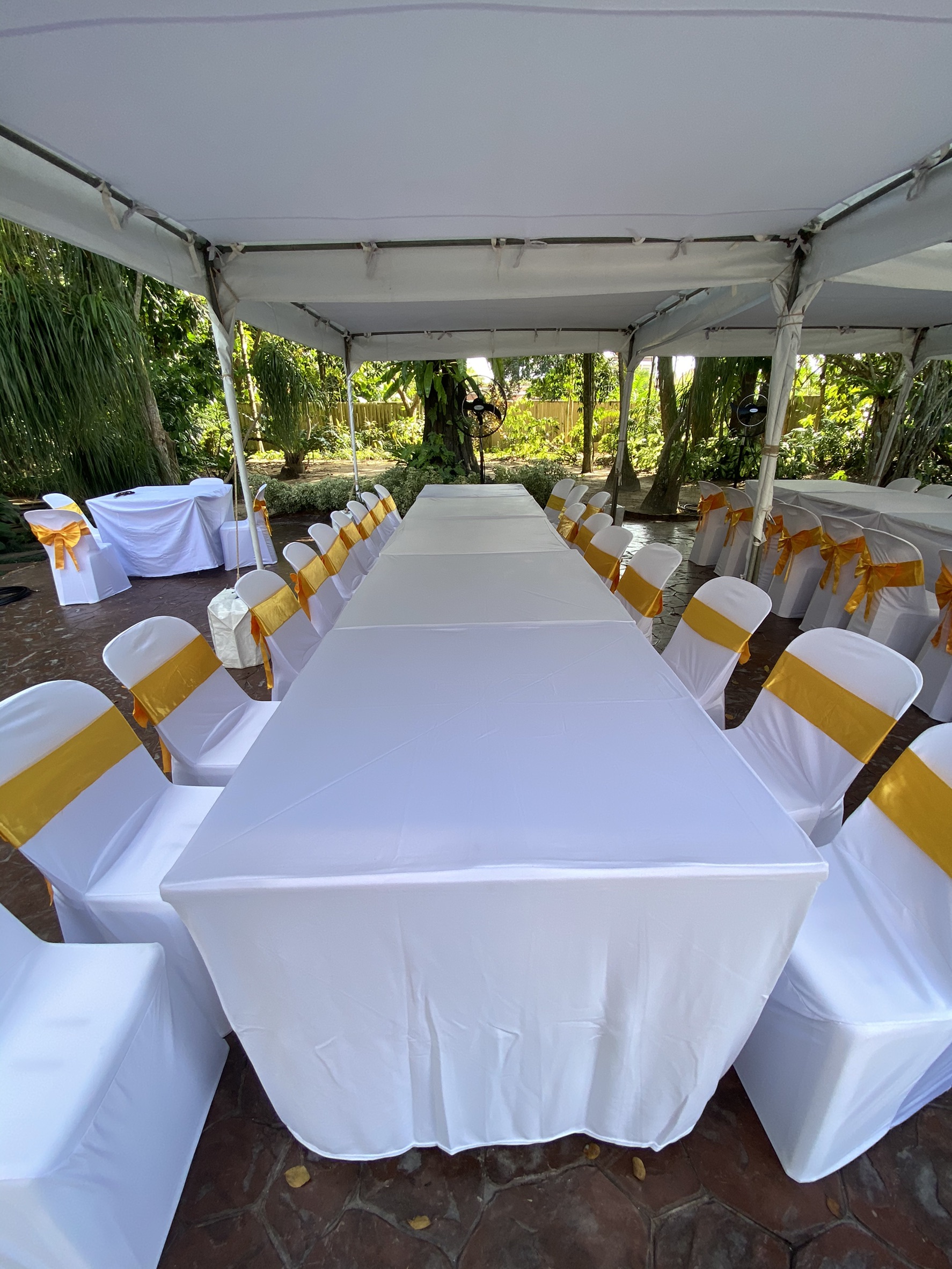 โต๊ะเหลี่่ยม1เมตร พร้อมเก้าอี้ (โต๊ะไม้) เหมาะสำหรับงานจัดเลี้ยงประเภทต่างๆ