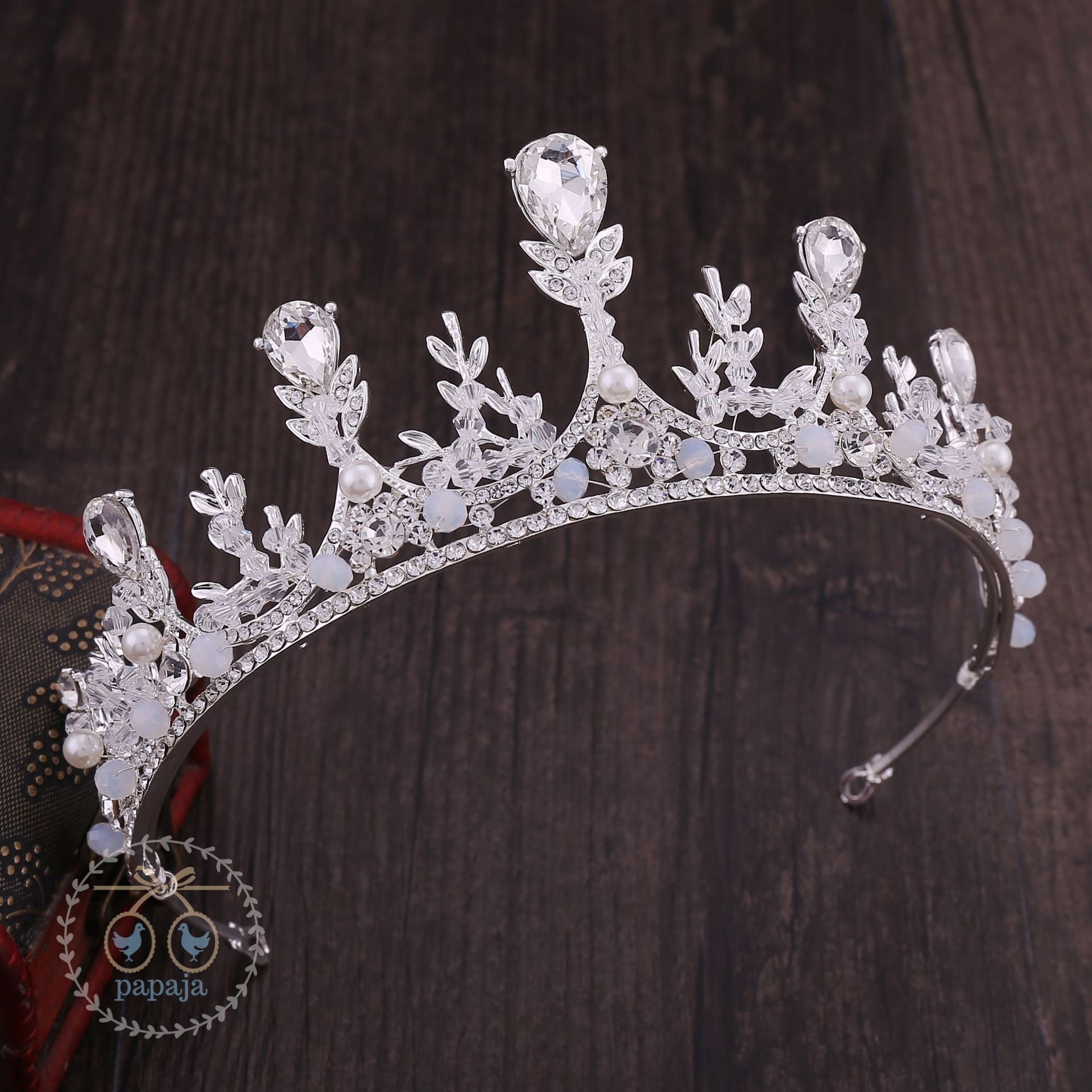 (No. 173) มงกุฏเทียร่าเพชรสีเงินประดับไข่มุก ลูกปัดและคริสตัล