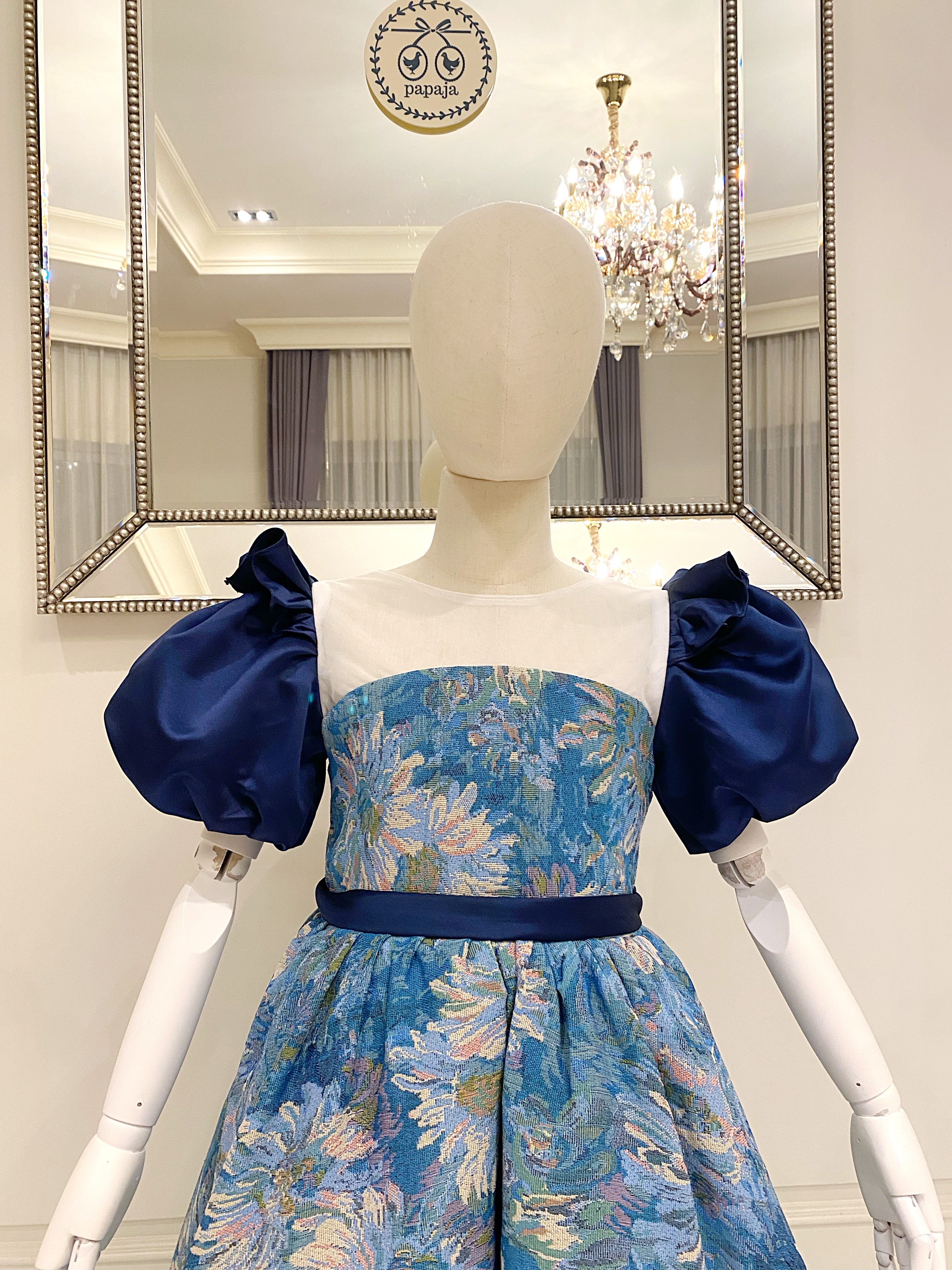 เดรสออกงานราตรียาวแขนตุ๊กตาโทนฟ้าน้ำเงิน ผ้า Jacguard ทอลายสวยสไตล์วินเทจ ใส่แล้วผู้ดี