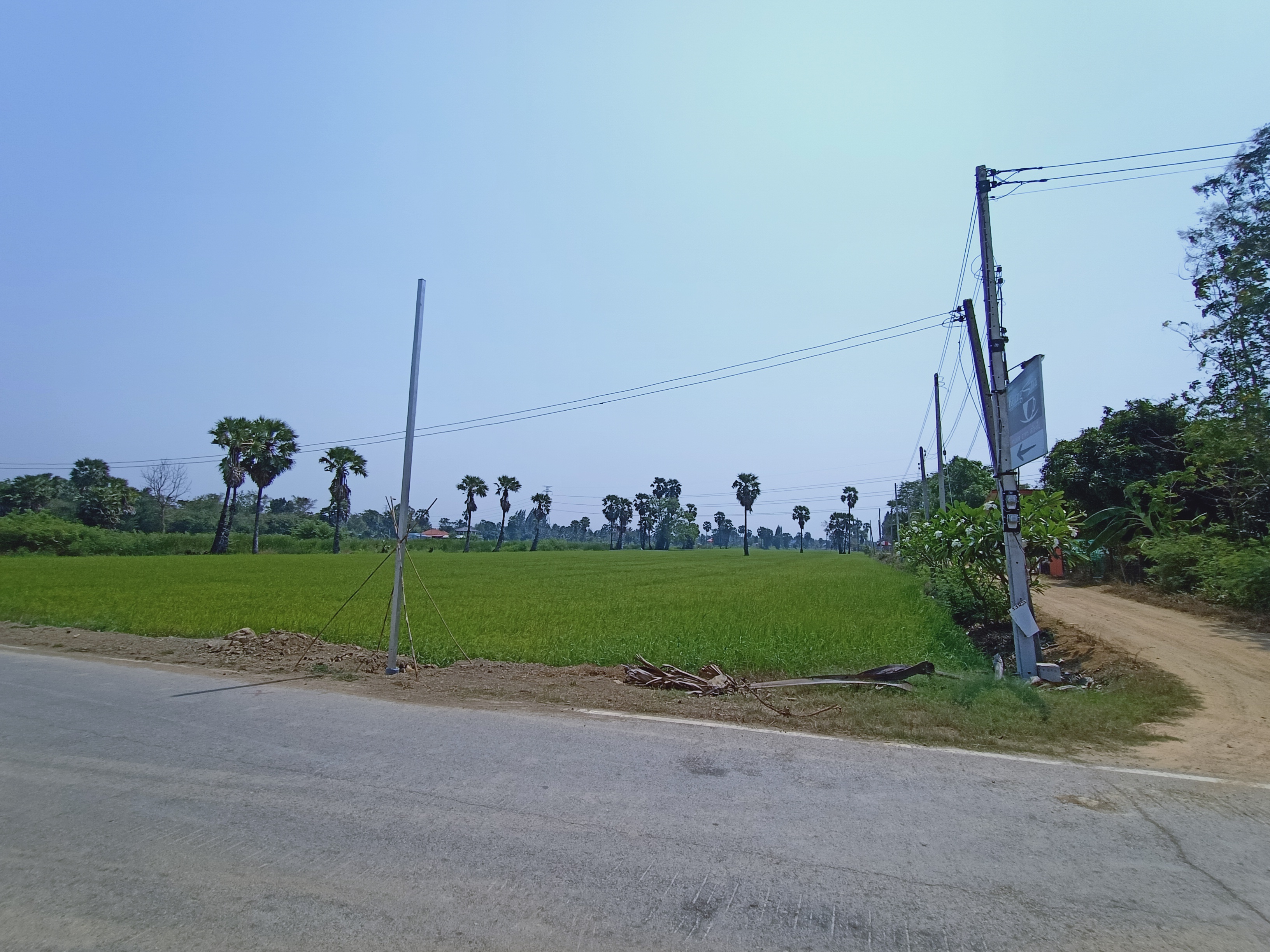 ขายที่ดินเปล่า19-0-40 ไร่ อ.เมือง จ.เพชรบุรี ราคาไร่ละ 1.8 ล้านบาท ค่าโอนคนละครึ่ง ใกล้ถนนเพชรเกษม