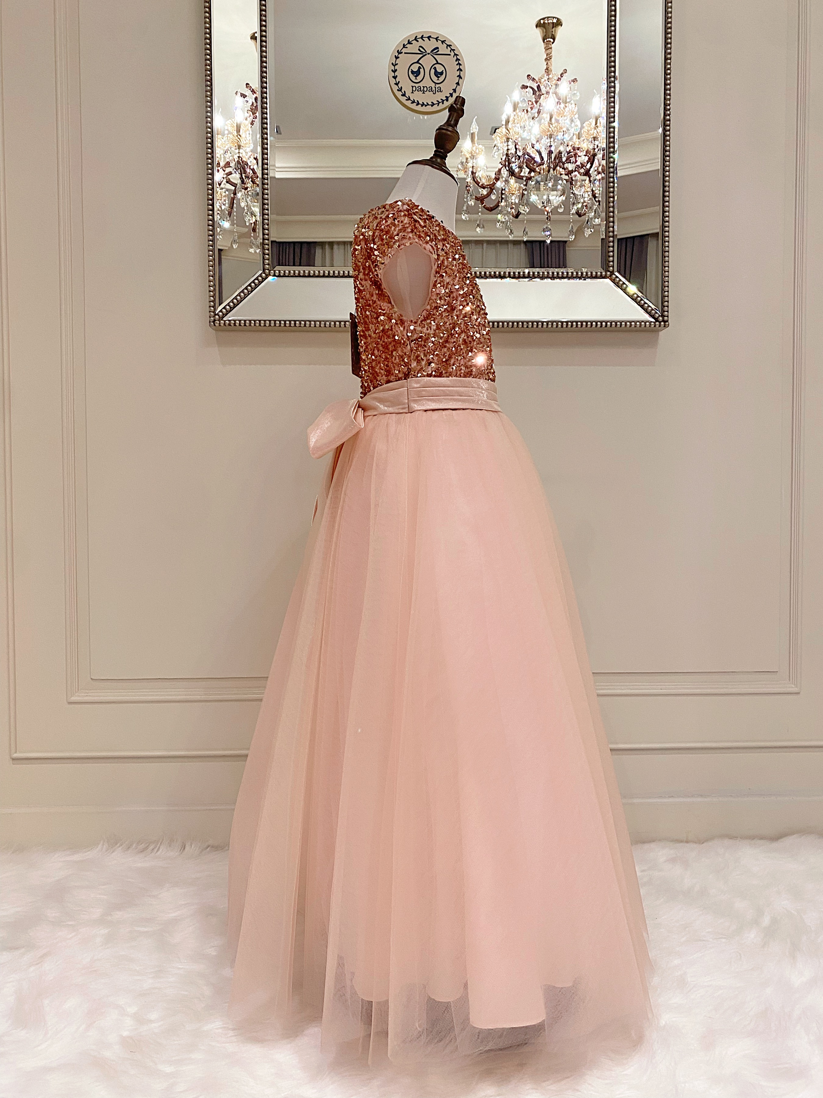 เดรสออกงานราตรียาวแขนล้ำ สีชมพูพีช (งานไฮพรีเมี่ยม) ด้านบนปักเลื่อม ช่วงกระโปรงผ้าโปร่งซอฟท์ๆ ละมุน