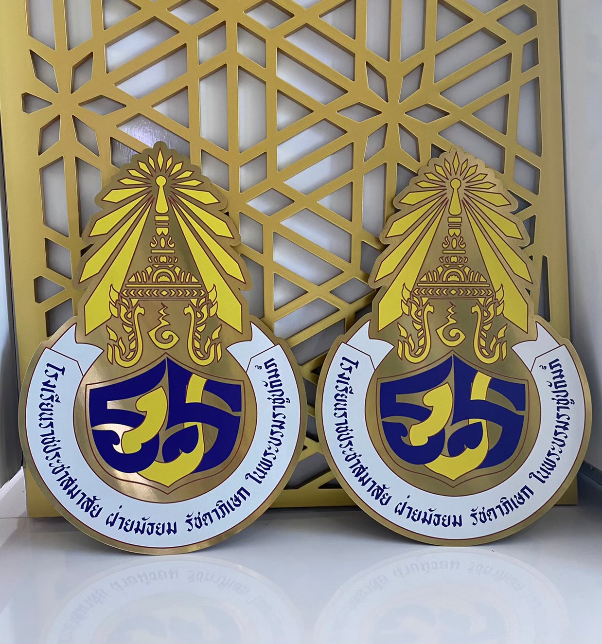 โลโก้โพเดียม โลโก้กัดกรด โลโก้หน่วยงาน กัดกรด วัสดุทองเหลือง UV PRINT หรือกัดกรด สั่งผลิตตามขนาดและแบบที่ต้องการ