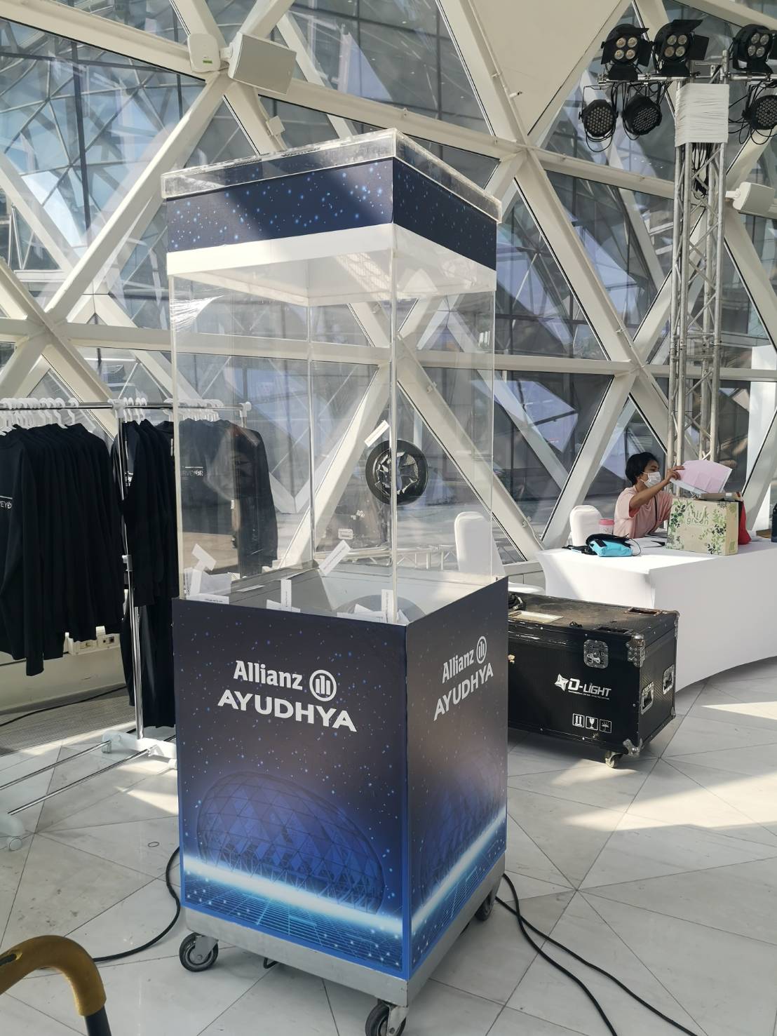 เช่าเกมส์ตู้ลม เช่าตู้ลมจับรางวัล (W)70 x (L)70 X (H)176 cm.พร้อมงานพิมพ์สติ๊กเกอร์ ไม่รวมบอลโฟม